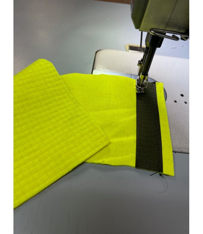 DOG BOOTIES  SET OF 4        V250     HARD SHELL FLEECE