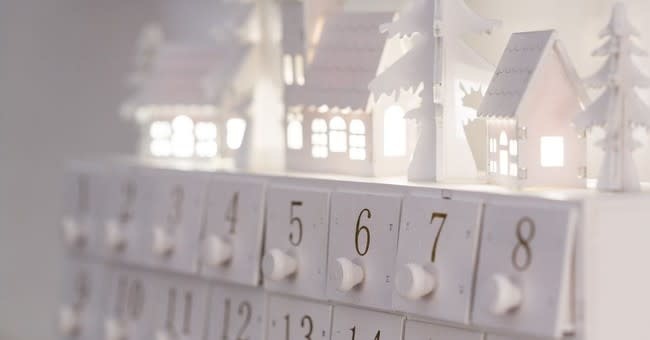 Holiday Countdown with Seasonal Samples Served