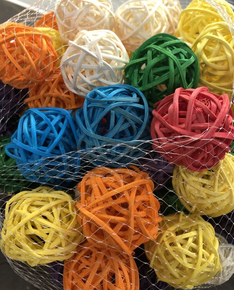 Chirp N Dales Colored Vine Ball 2"