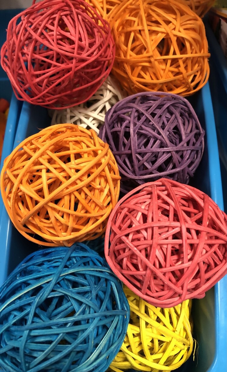 Chirp N Dales Colored Vine Ball 2"