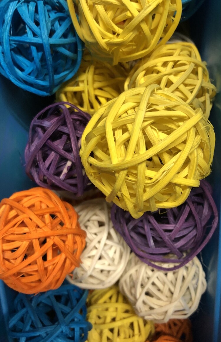 Chirp N Dales Colored Vine Ball 3"