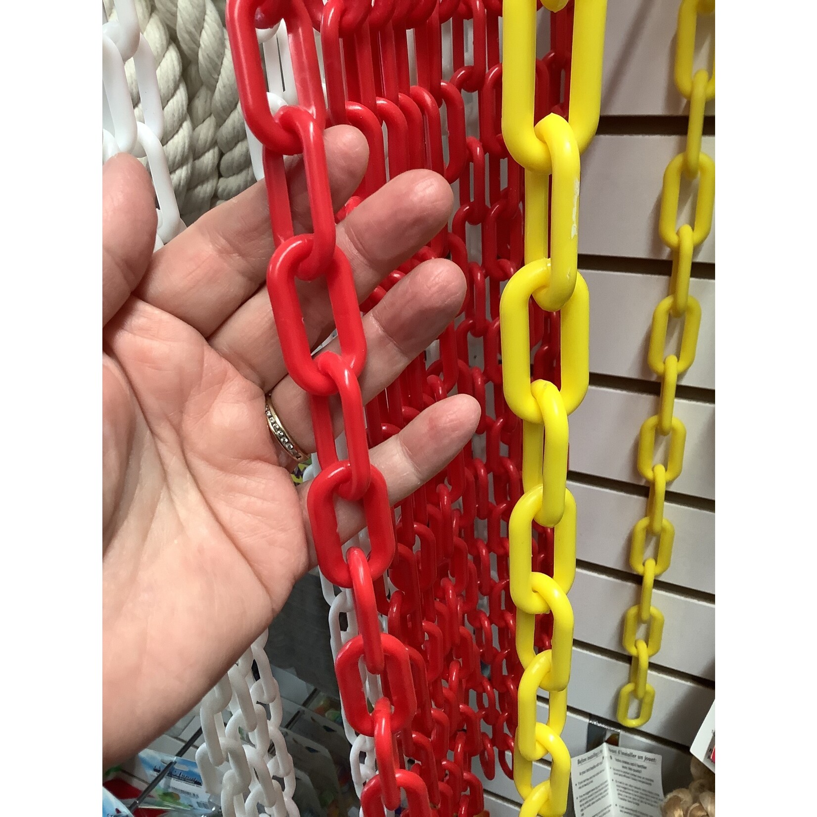 Chirp N Dales Plastic Chain  1/4" X 1.5" X 20" Red