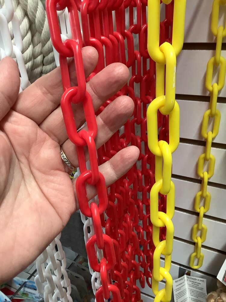 Chirp N Dales Plastic Chain  1/4" X 1.5" X 20" Red