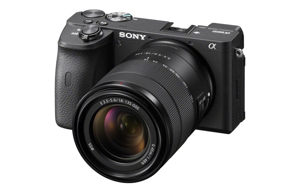 Sony Alpha a6600 APS-C Mirrorless Interchangeable-Lens Camera + 18-135mm lens