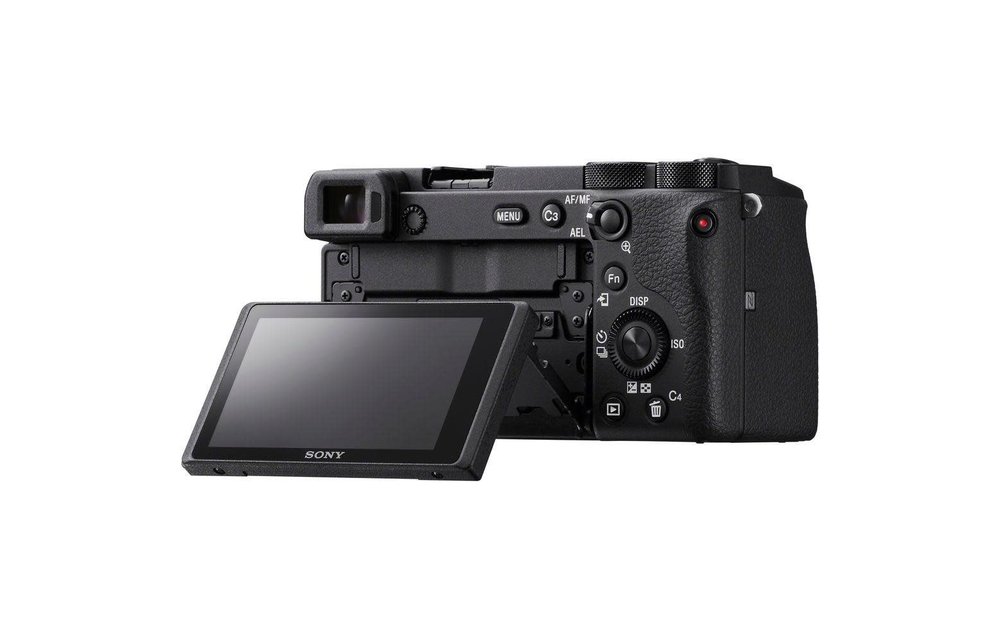 Sony Alpha a6600 APS-C Mirrorless Interchangeable-Lens Camera + 18-135mm lens