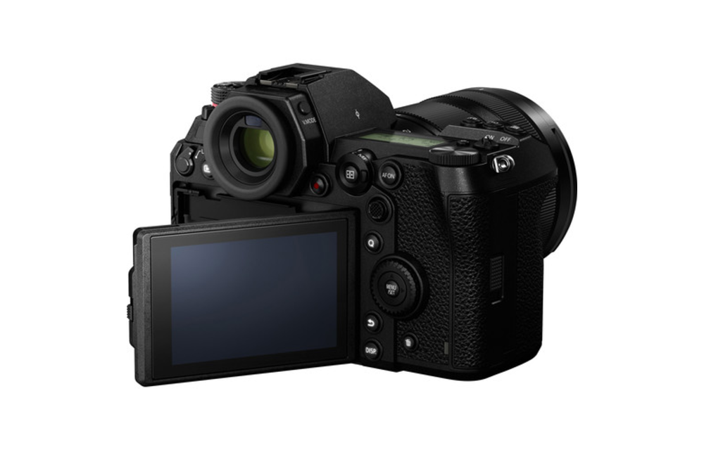 Panasonic LUMIX S1 Kit, Digital Mirrorless Camera with 24.2MP MOS Full Frame, 24-105mm F4 L-Mount Lens