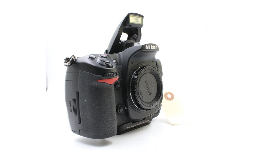 Preowned Nikon D300S Body, shutter 23957 w L bracket