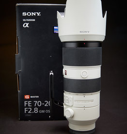 USED - Sony FE 70-200mm f/2.8 GM OSS Lens with hood, caps, lens case and original box. Condition 9