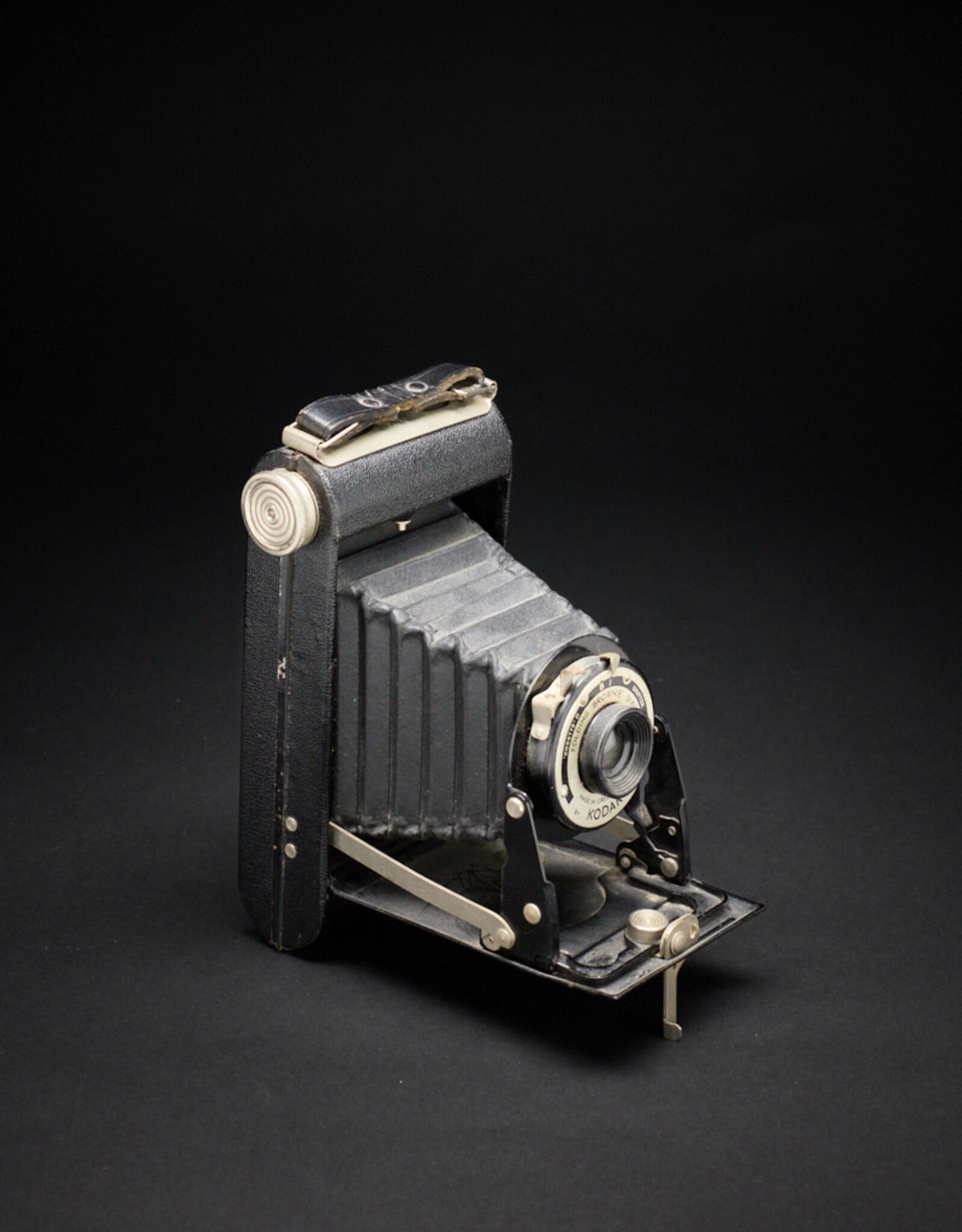 Vintage - Kodak Folding Brownie Six-20 - Made in Great Britain with Spool  *Untested