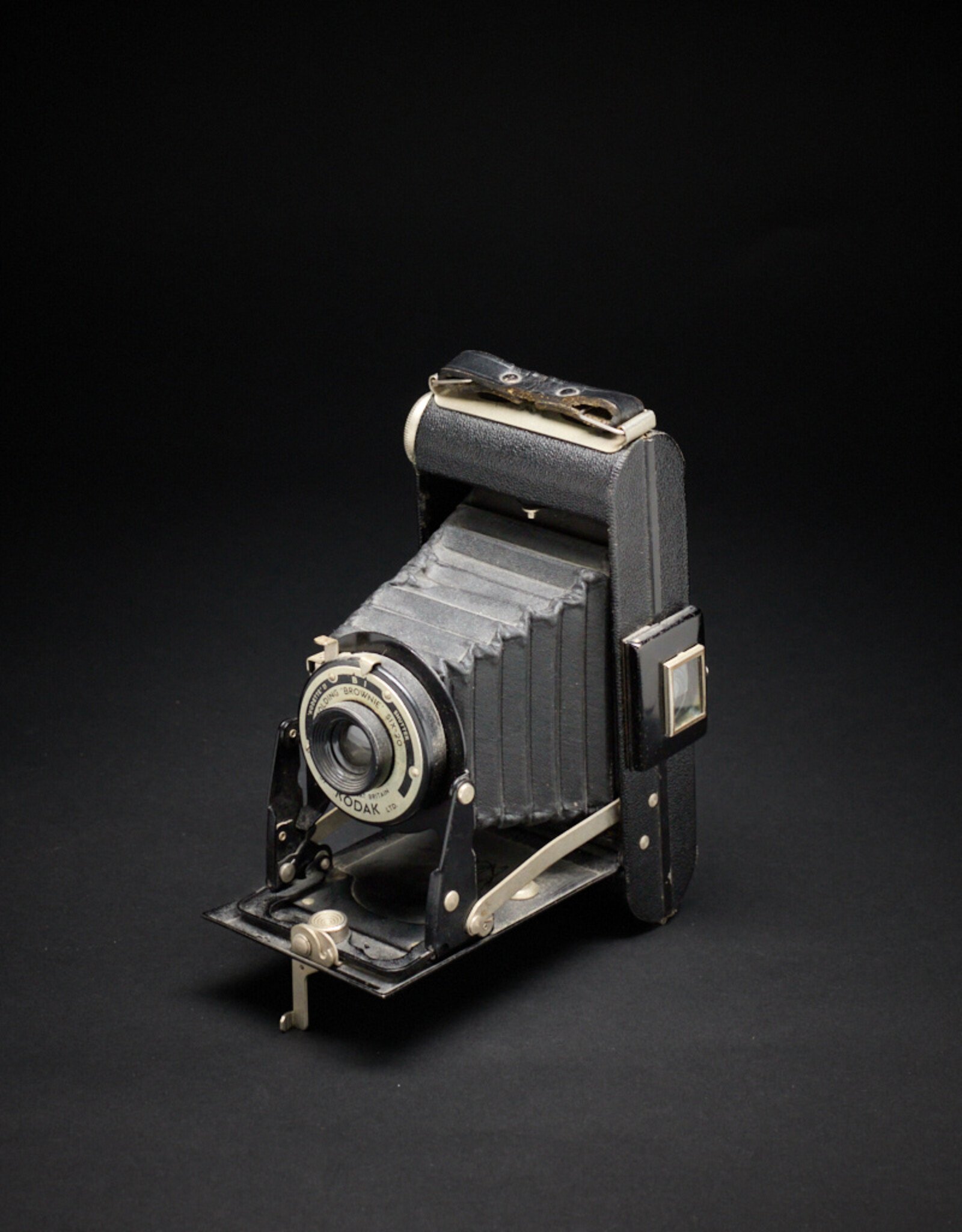 Vintage - Kodak Folding Brownie Six-20 - Made in Great Britain with Spool  *Untested