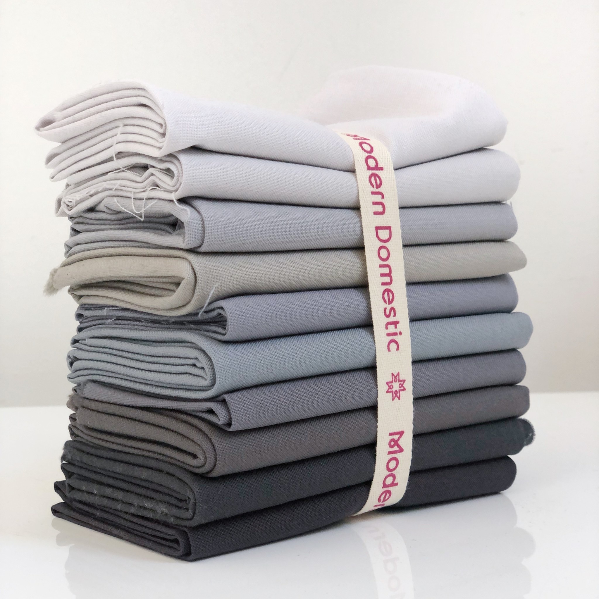 Robert Kaufman Kona Fat Quarter Bundle: Grays 10pc