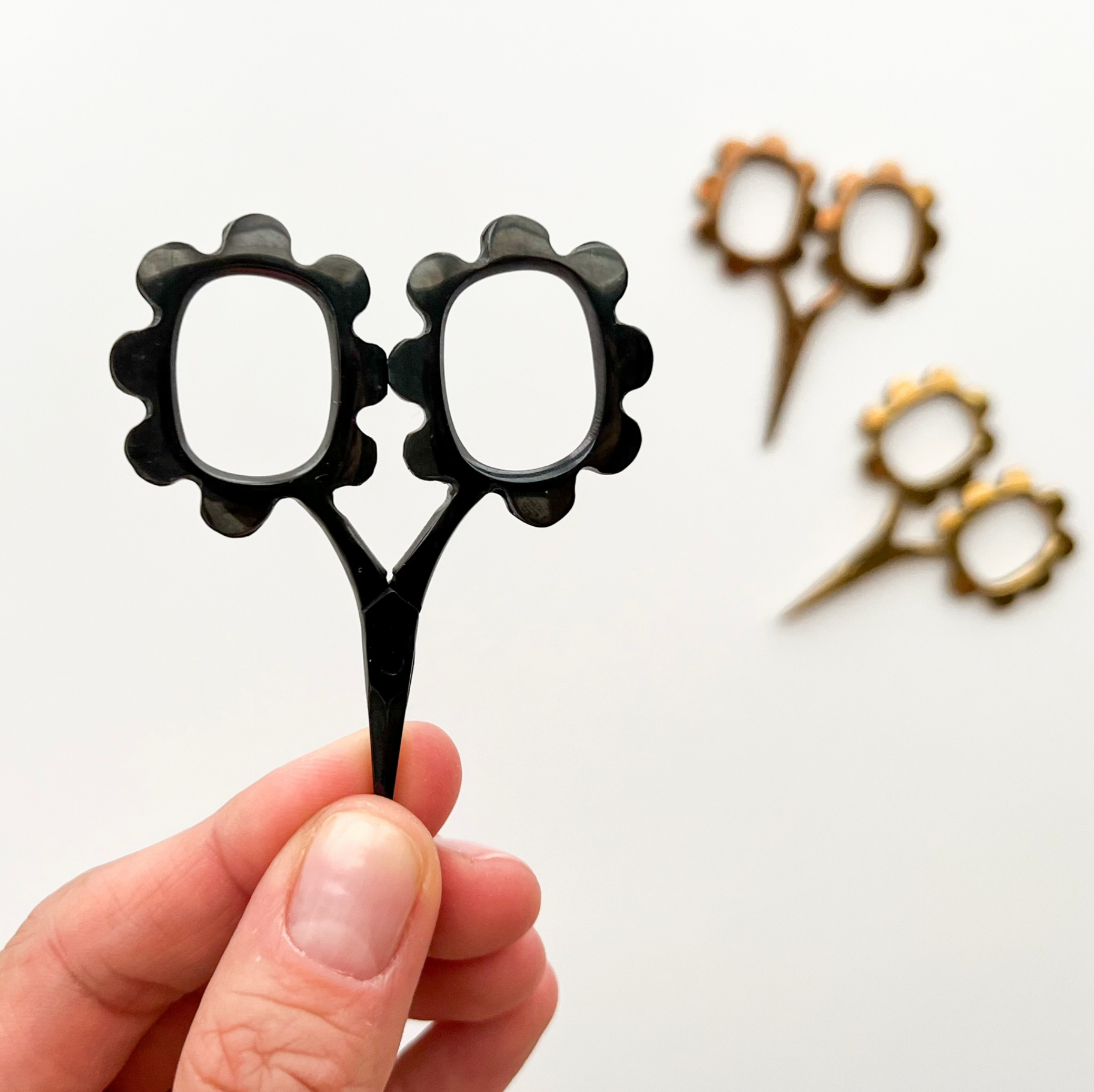 Matryoshka Doll Shop Flower Scissors