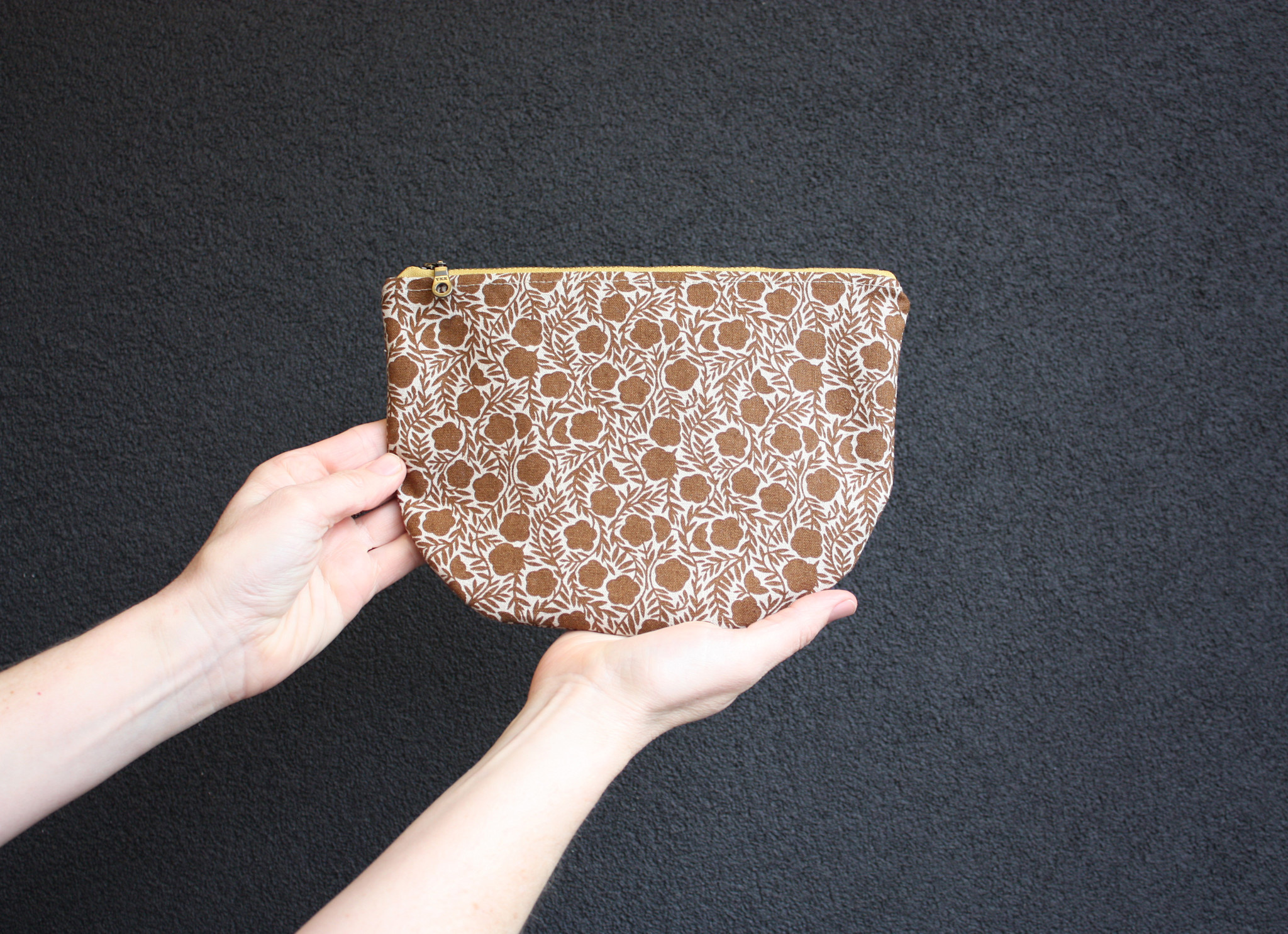 Aliya Hoff-Vanoni Learn to Sew: Semi-Circle Zip Pouch, Friday, May 8th, 5pm-8pm