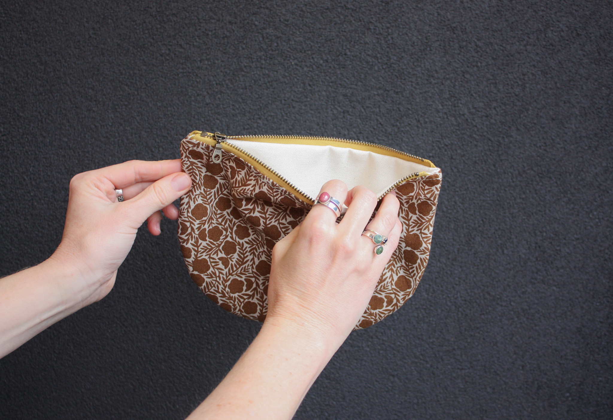 Aliya Hoff-Vanoni Learn to Sew: Semi-Circle Zip Pouch, Friday, May 8th, 5pm-8pm