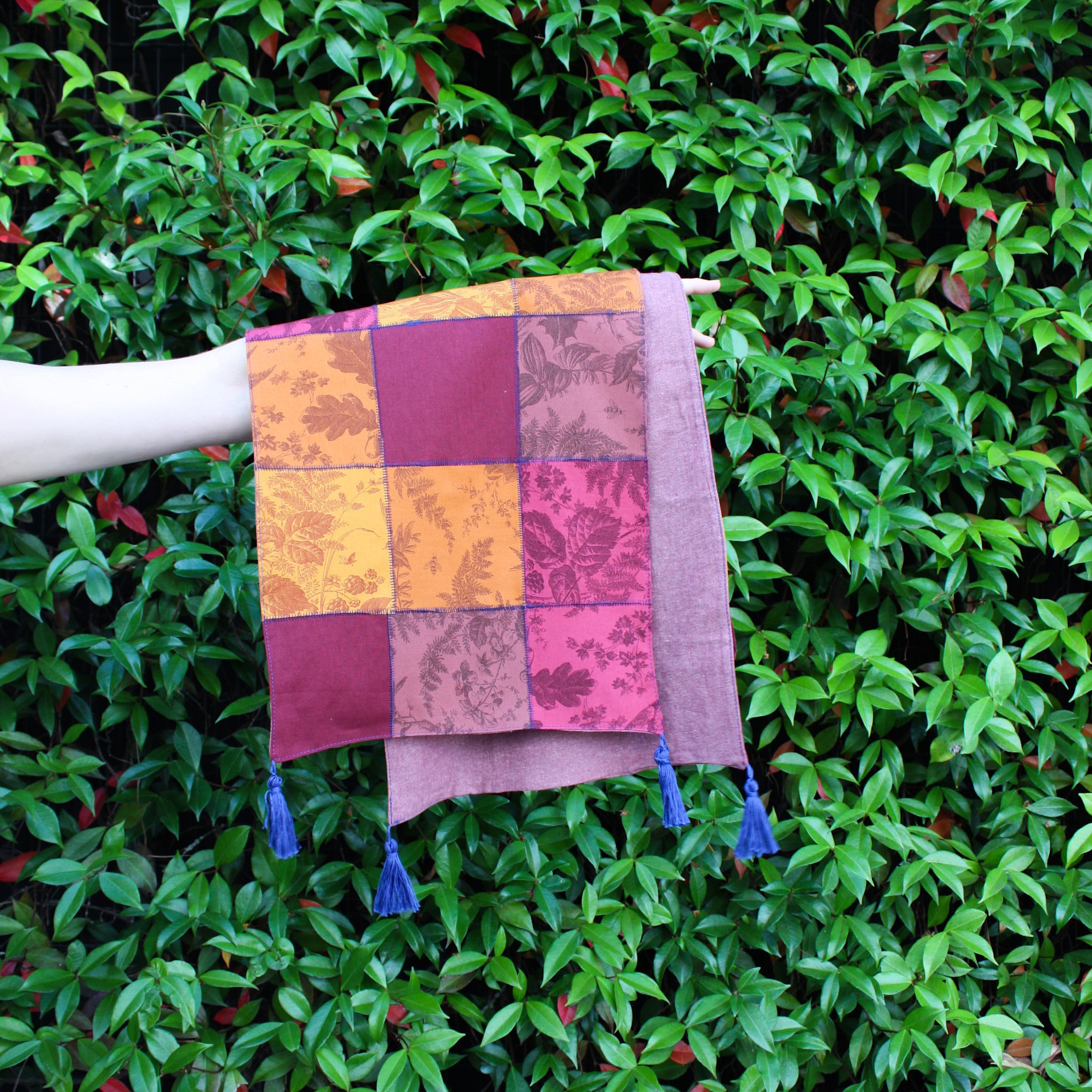 Lori Caldwell Beginner Serger: Holiday Table Runner, Friday, November 6th, 4pm-8:30pm