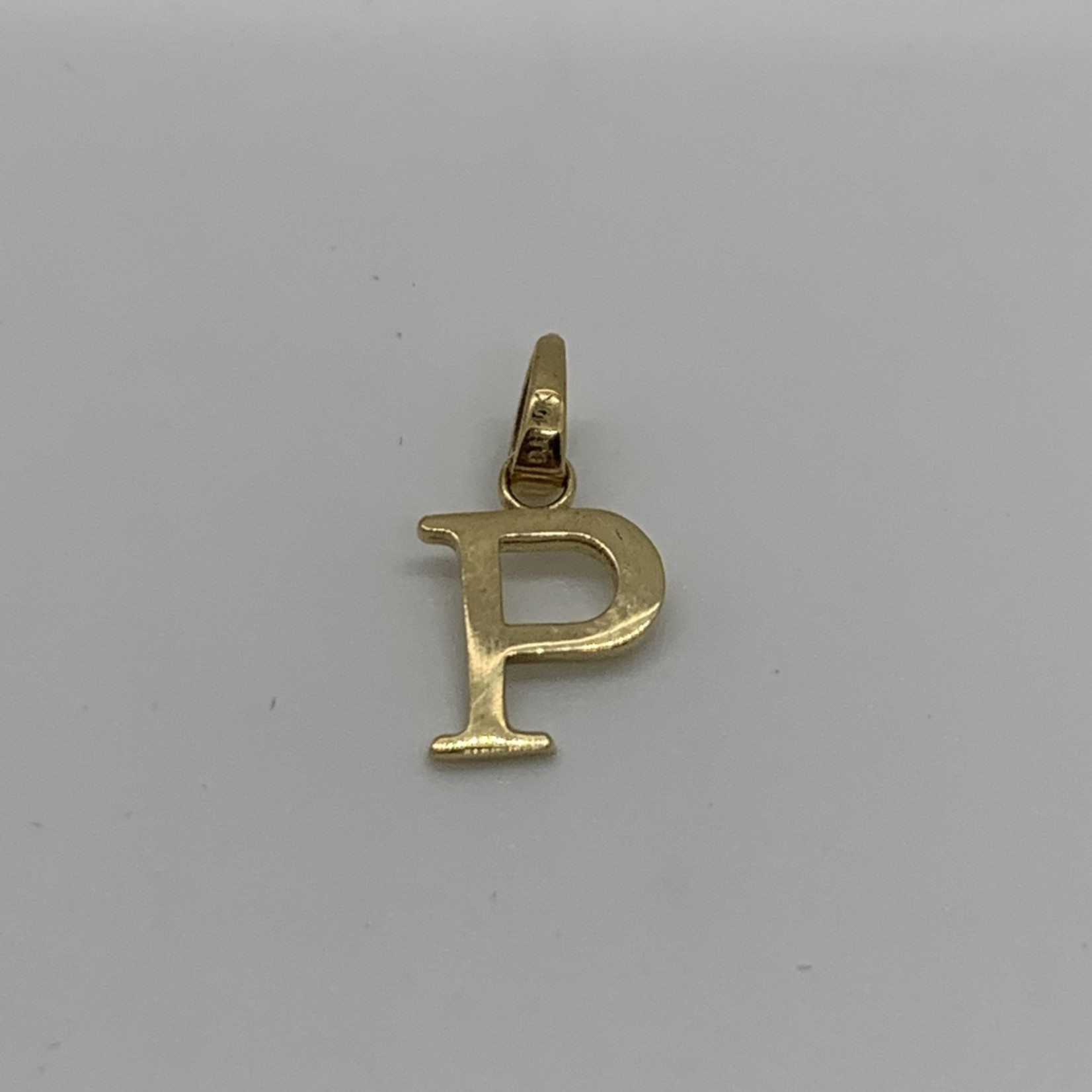 10K YG Block Initial Charm P