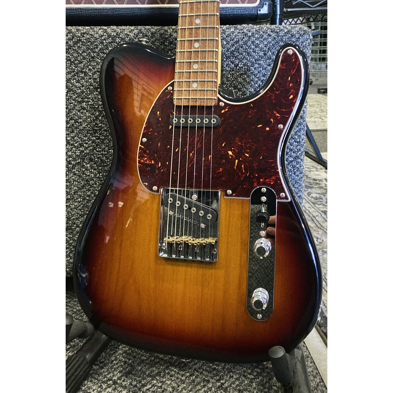 G&L Guitars G&L Fullerton Deluxe ASAT Classic electric guitar, 3 Tone Sunburst, with gig bag