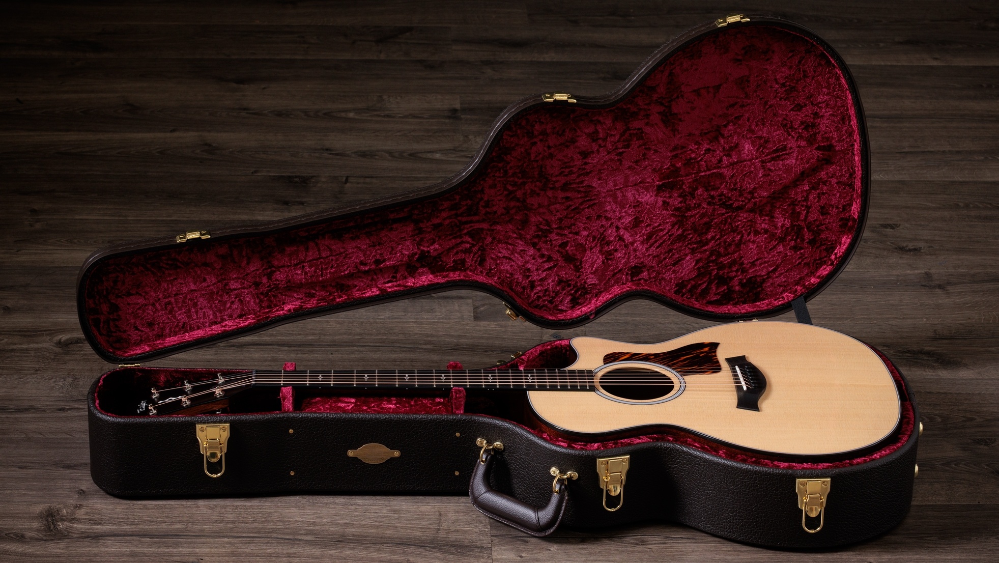 Taylor 314ce Next Generation guitar in Deluxe Hardshell Case