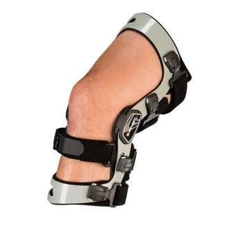 Breg Axiom Elite with dynamic hinge OTS knee brace Made with Aluminum and other rigid materials right 05 M