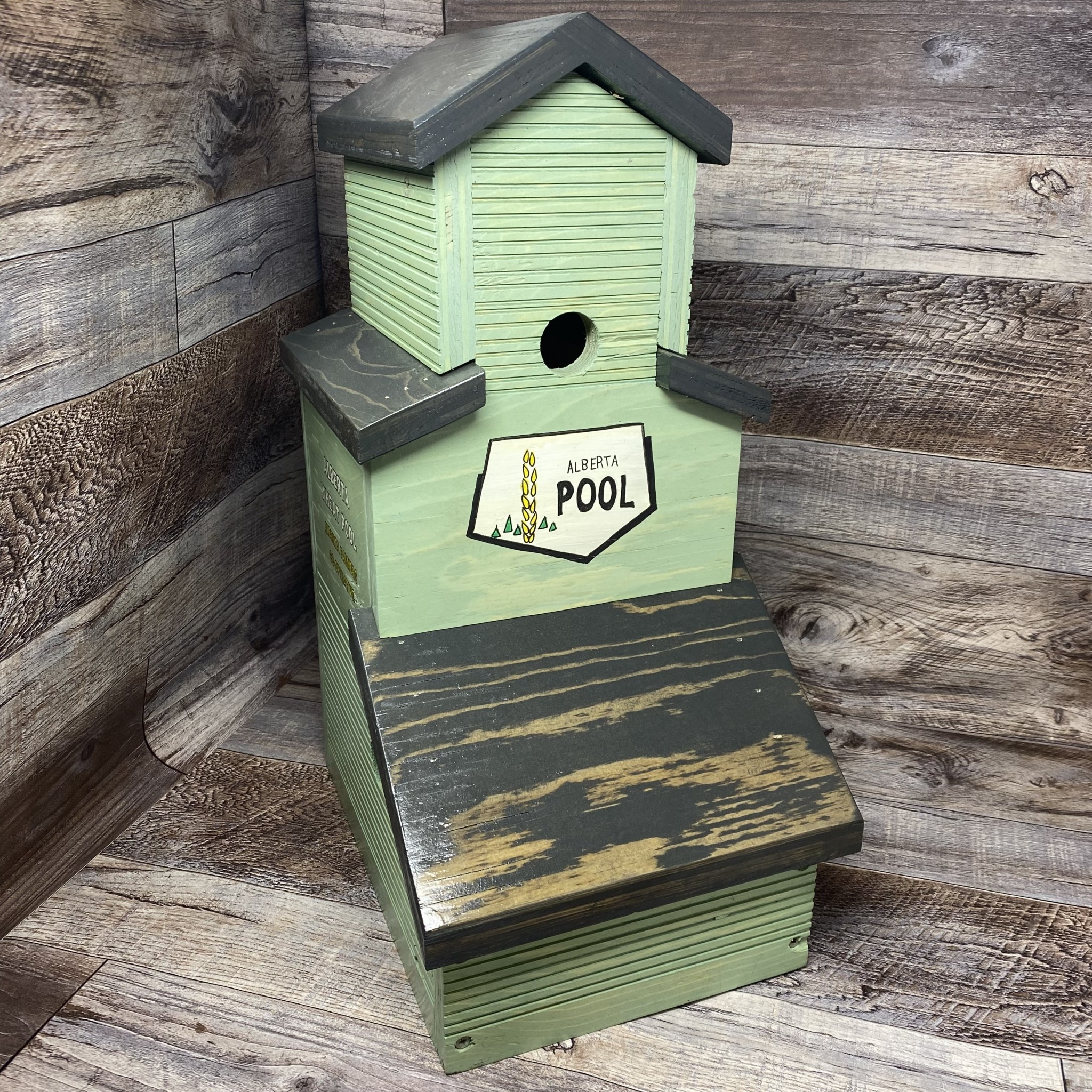 Green Alberta Grain Elevator Wheat Pool 2 in 1 Bird House Backyard
