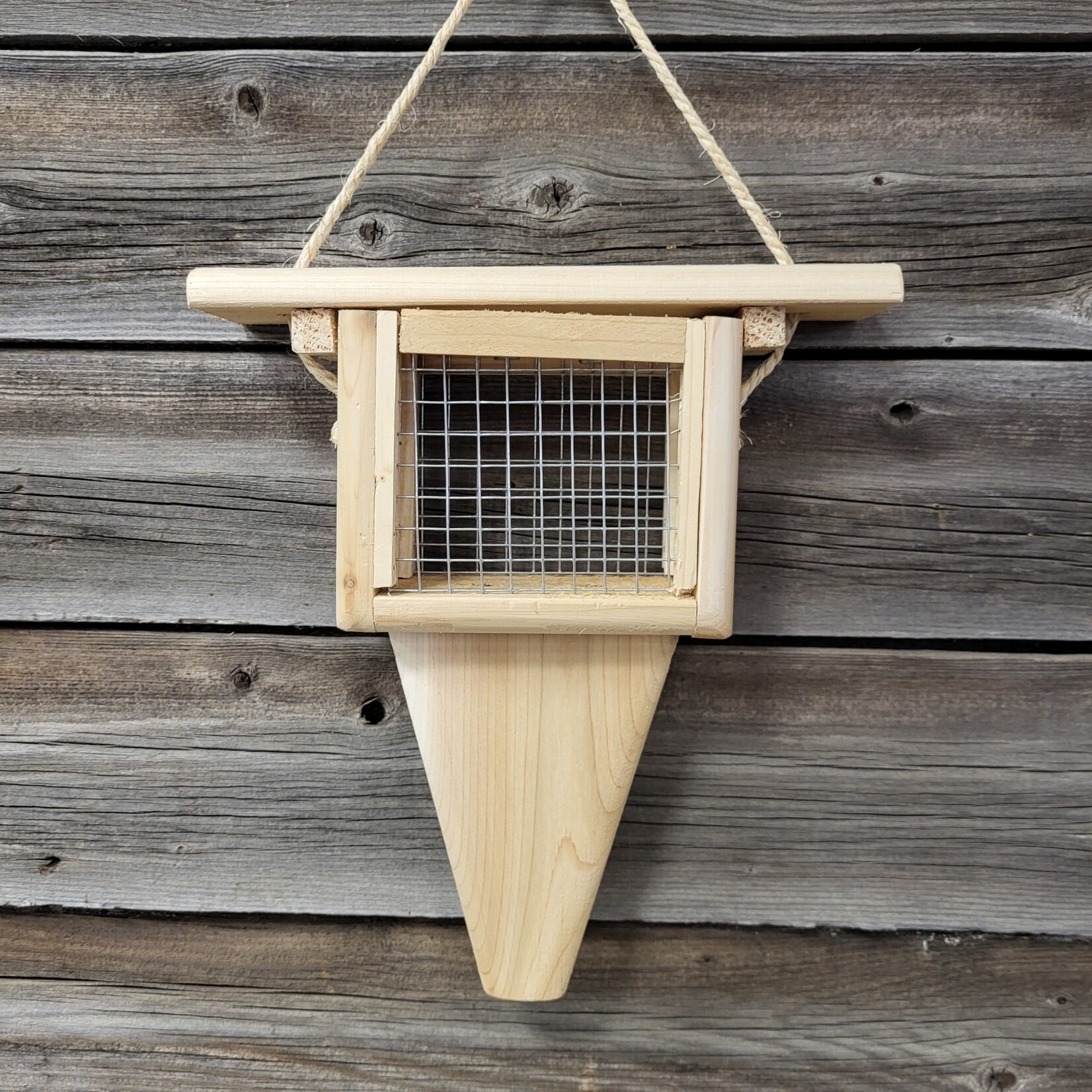 Ray's Cedar Feeder - Single Suet Feeder