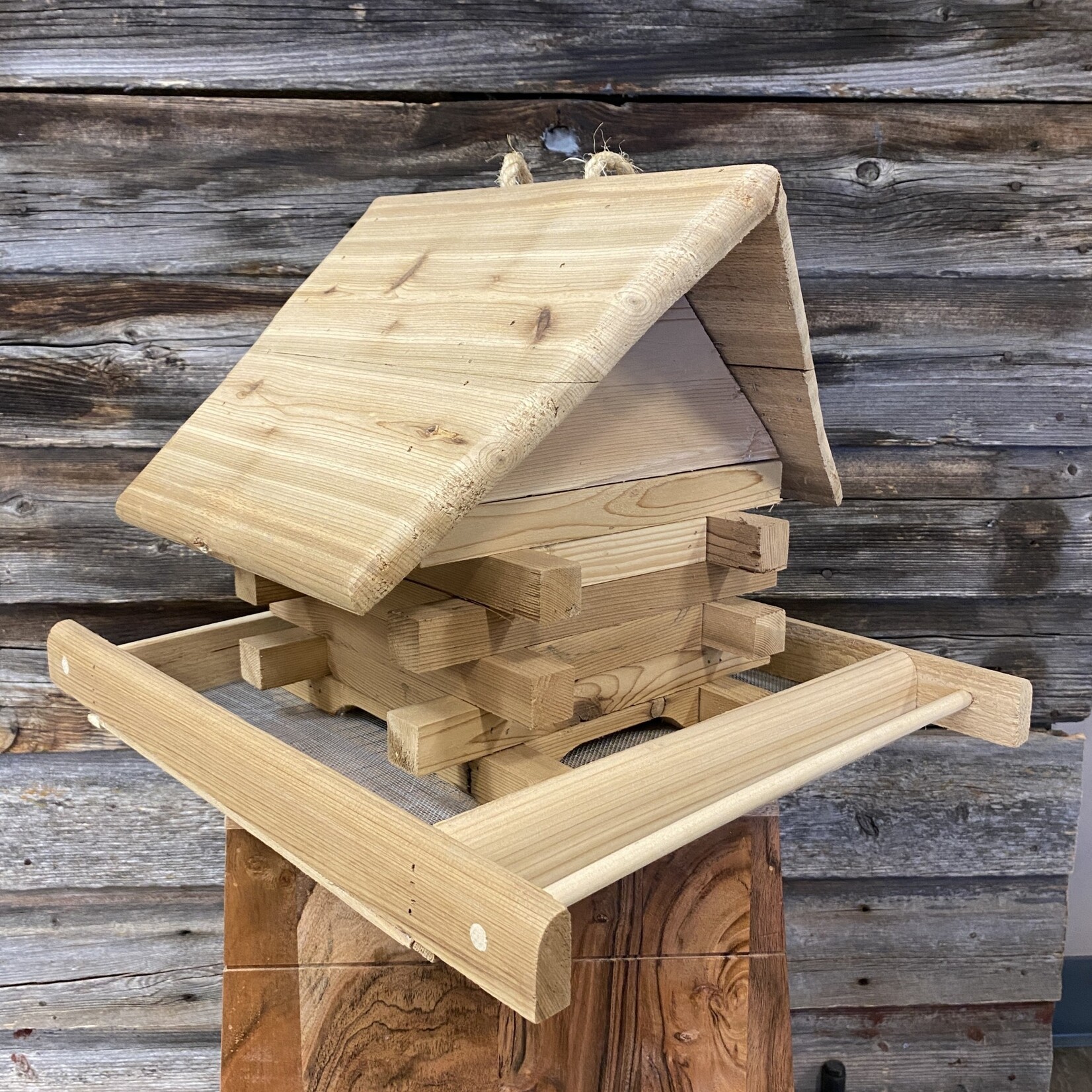 Ray's Cedar Feeder - Log Cabin