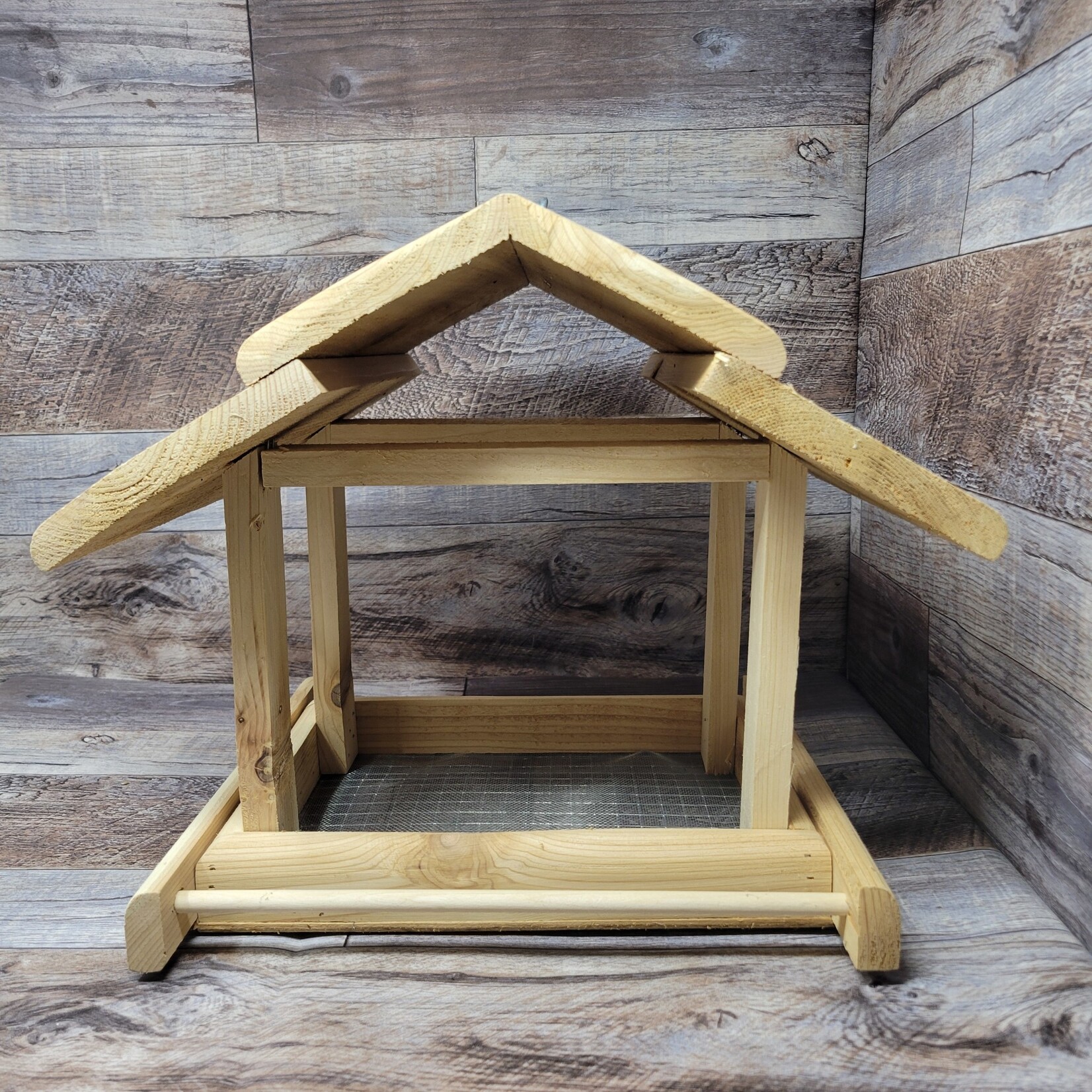 Ray's Cedar Feeder - Fly Through 12"