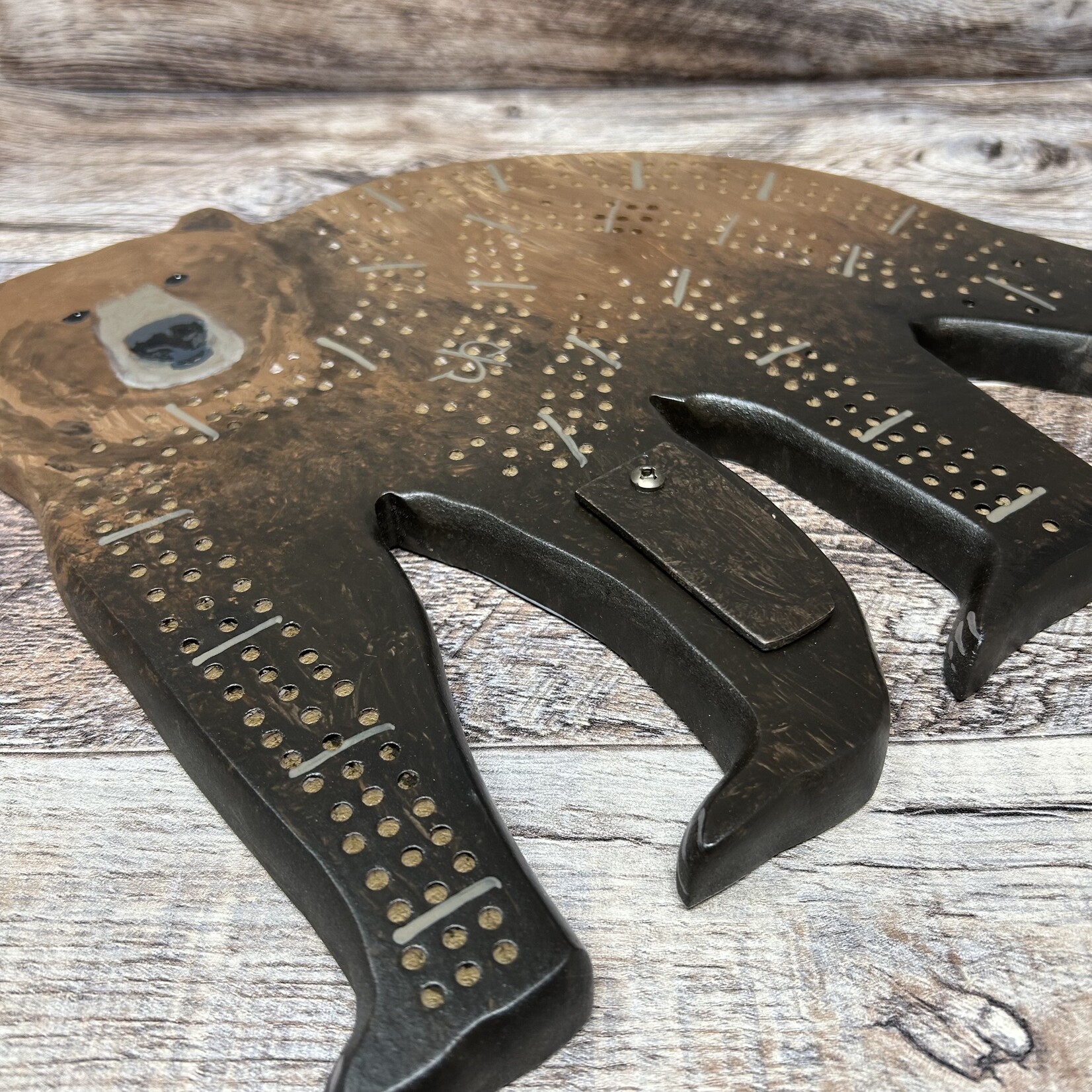 Riddle Cribbage Board - Grizzly Bear