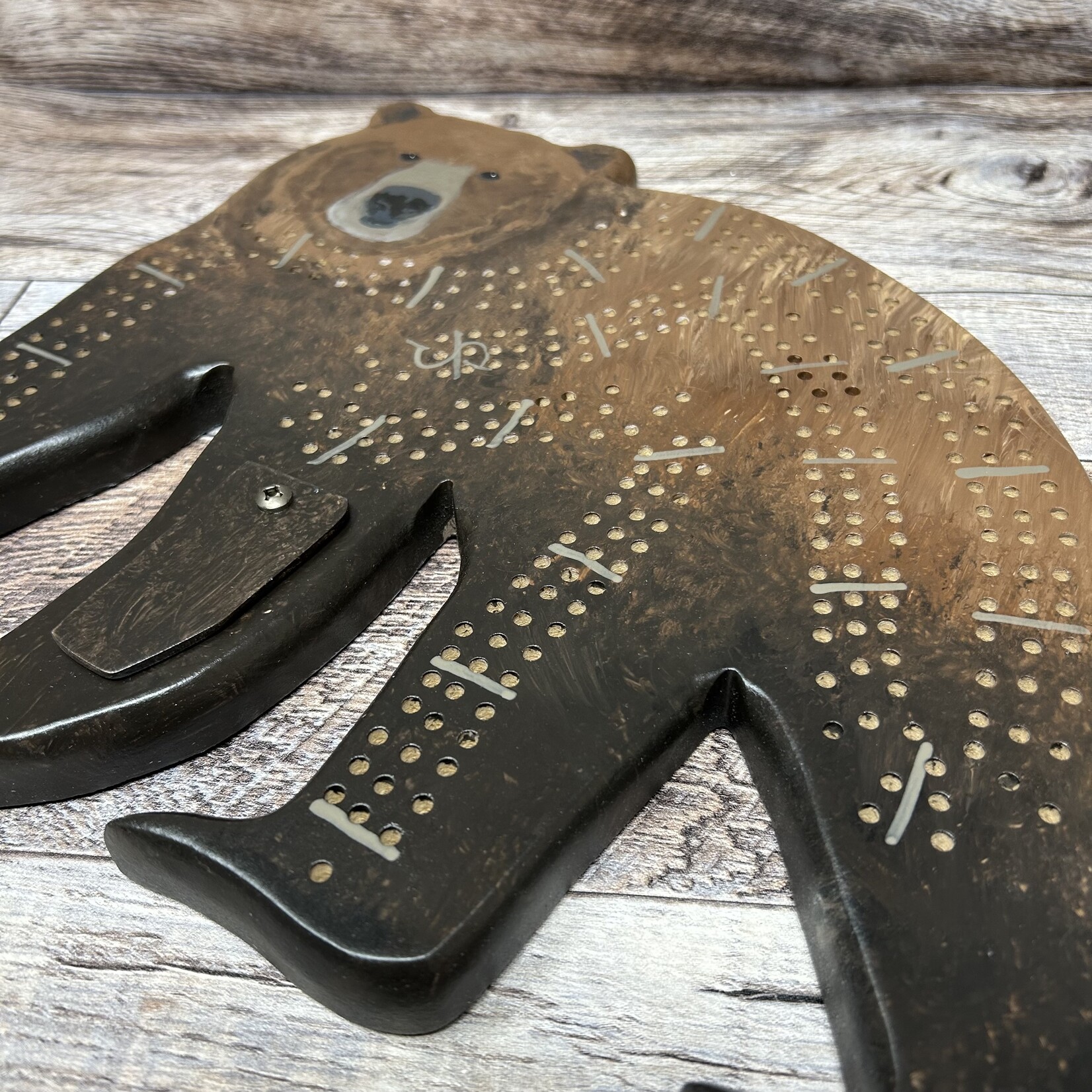 Riddle Cribbage Board - Grizzly Bear