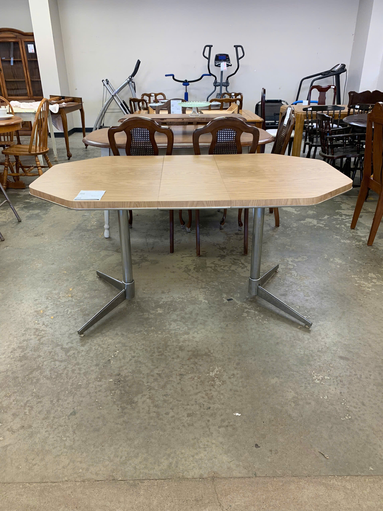Metal Leg Extendable Table Habitat for Humanity ReStore Thunder Bay