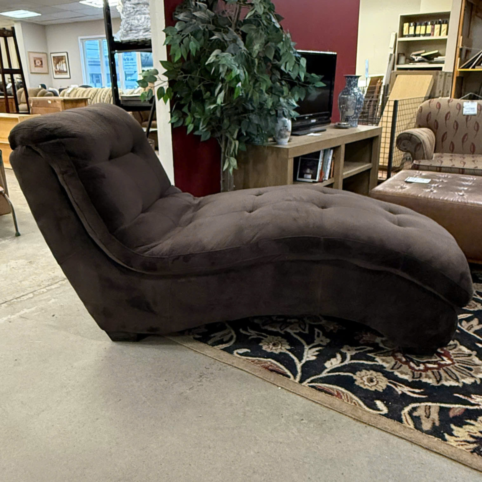 Brown Chaise Lounge Chair