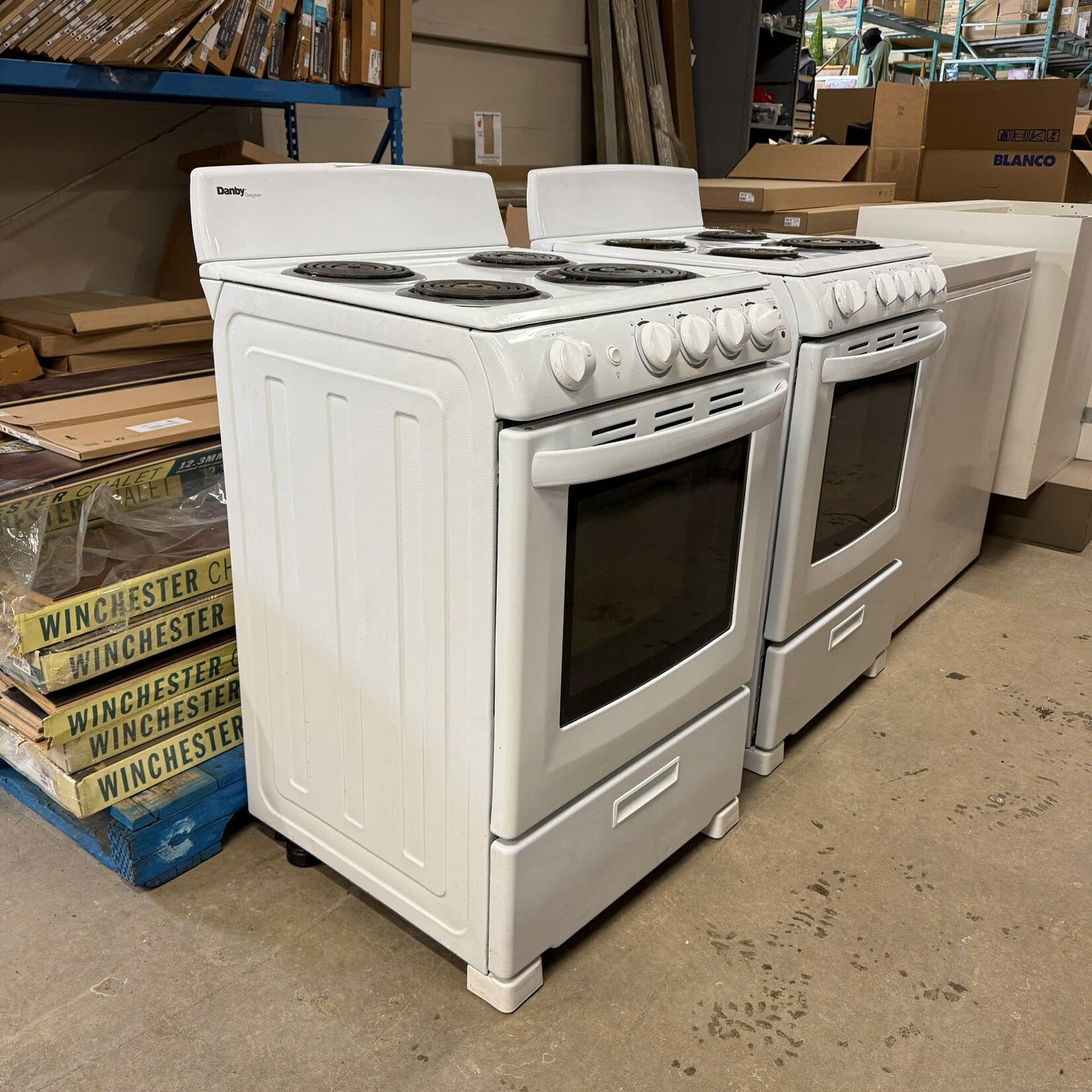 DANBY 24in Electric Stove