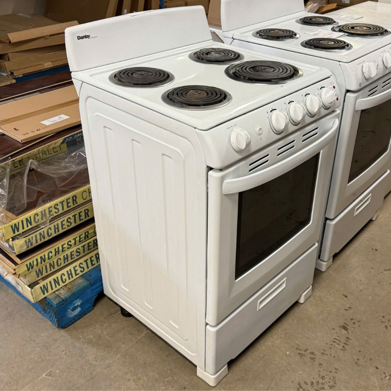 DANBY 24in Electric Stove