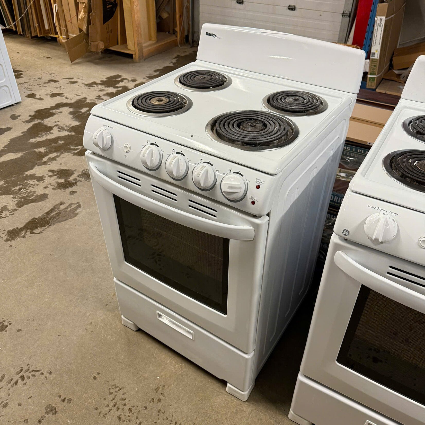 DANBY 24in Electric Stove