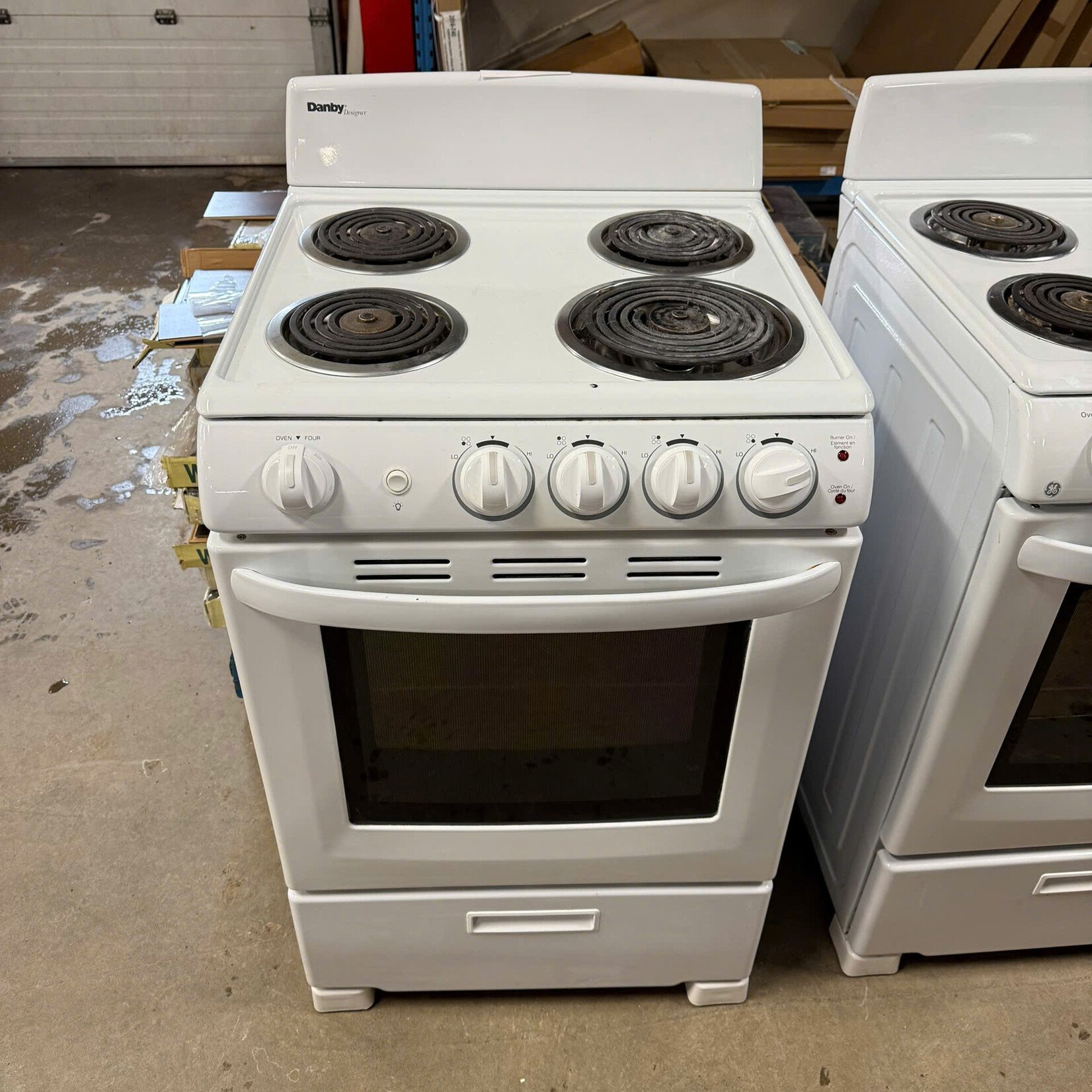 DANBY 24in Electric Stove