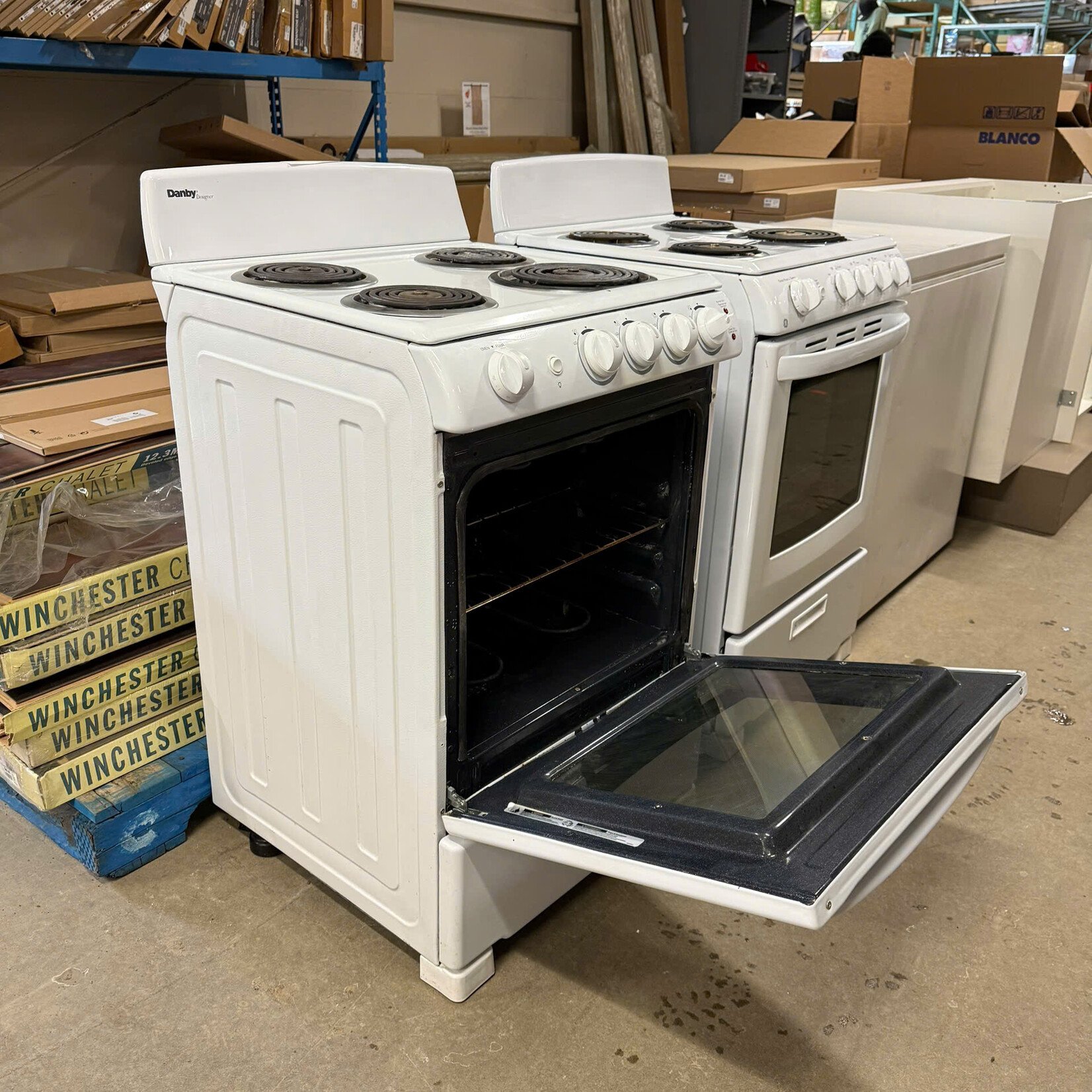 DANBY 24in Electric Stove