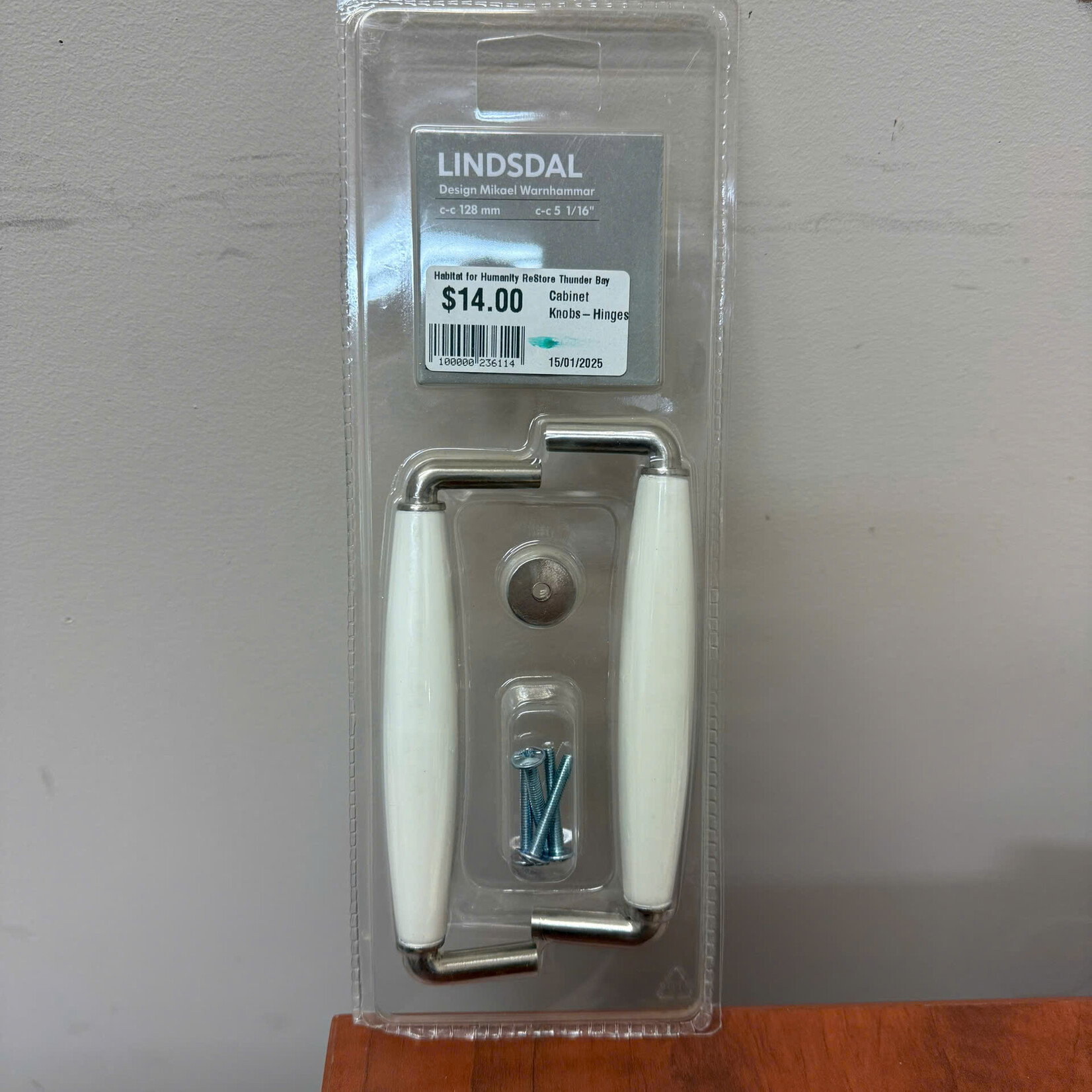 Cabinet Knobs-Hinges