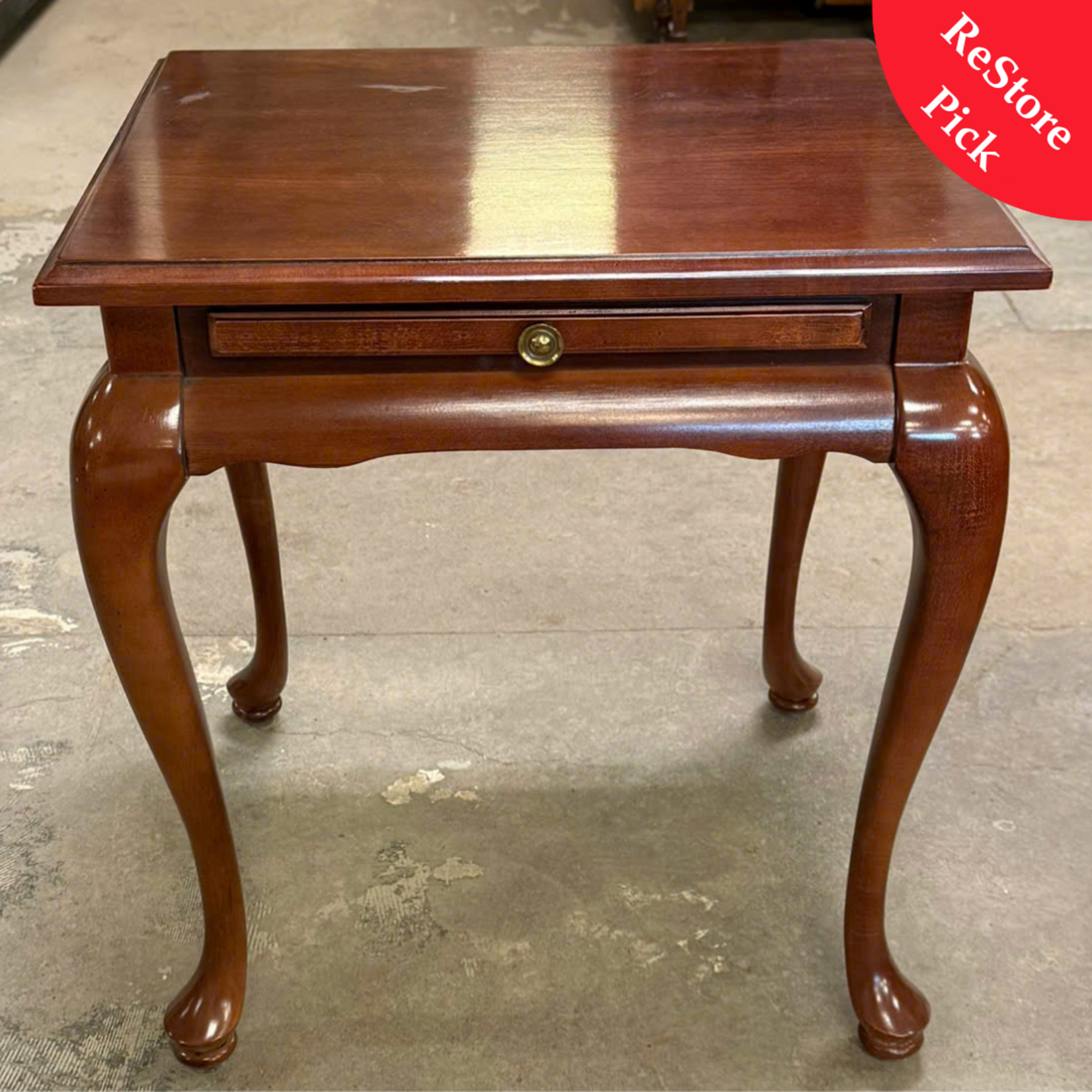 End Table w/ Pullout Tray