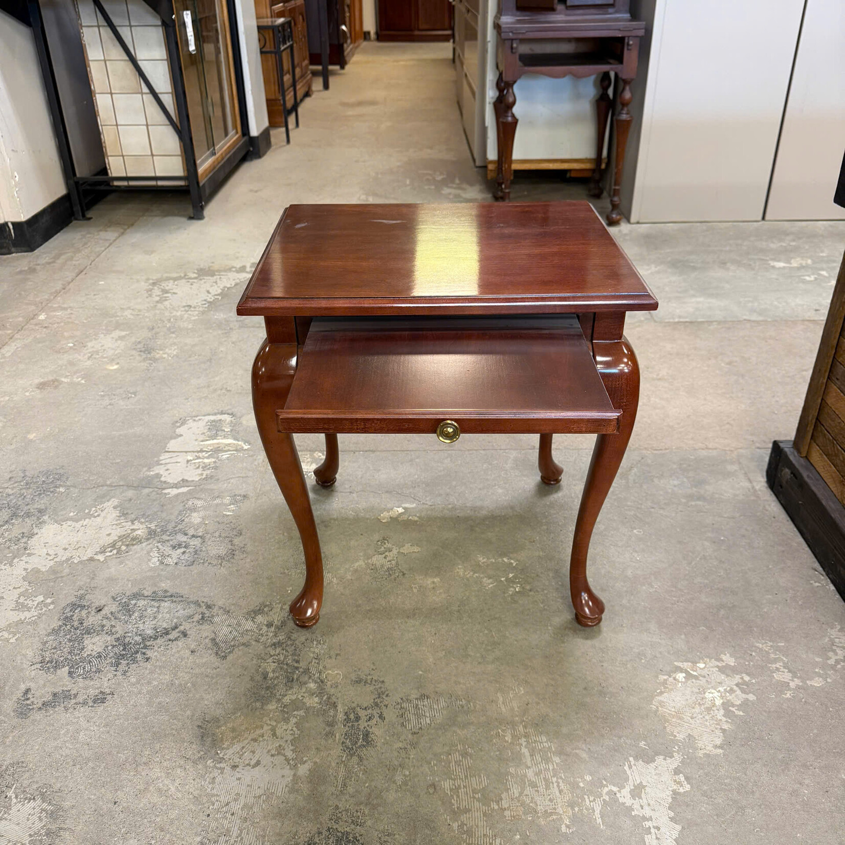 End Table w/ Pullout Tray