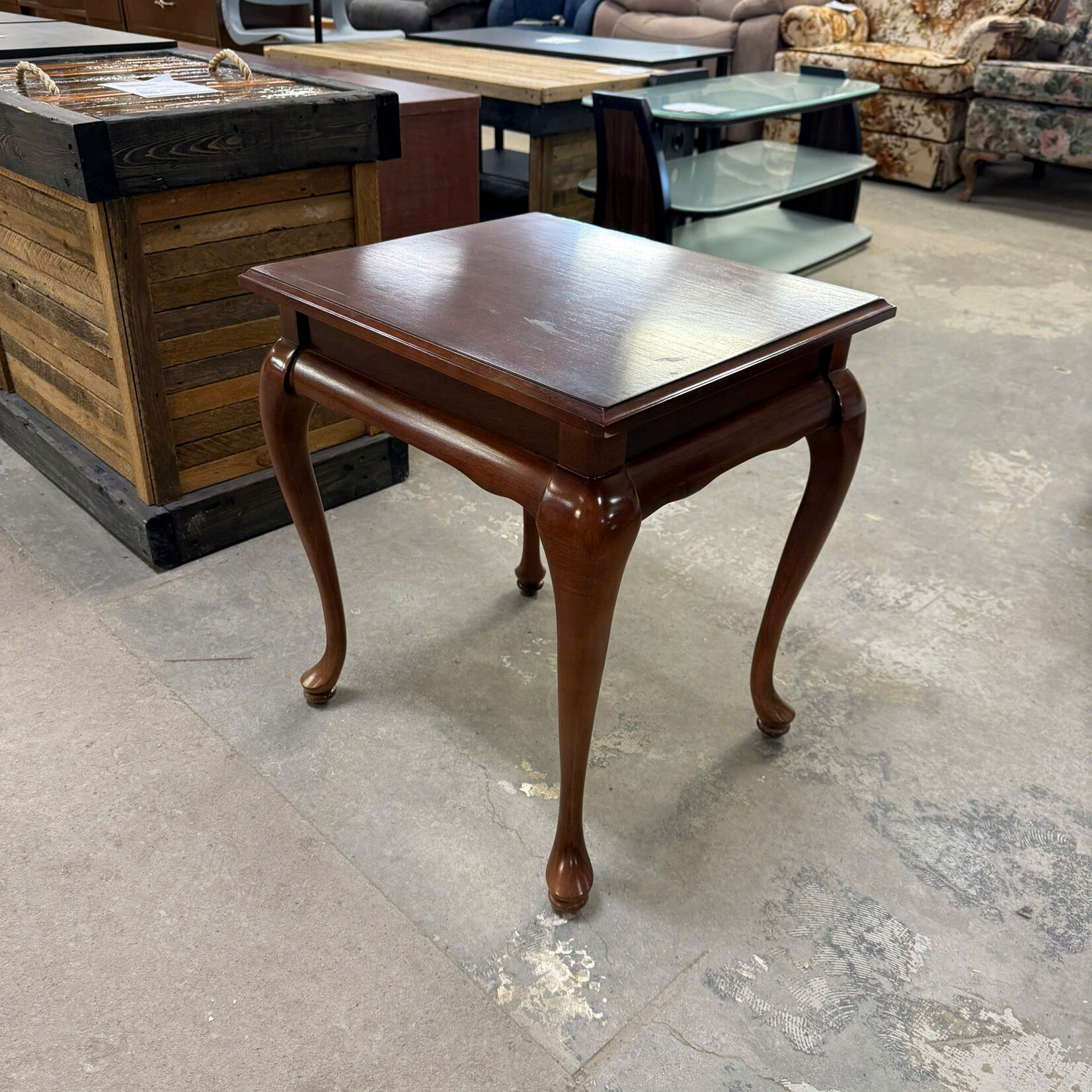 End Table w/ Pullout Tray