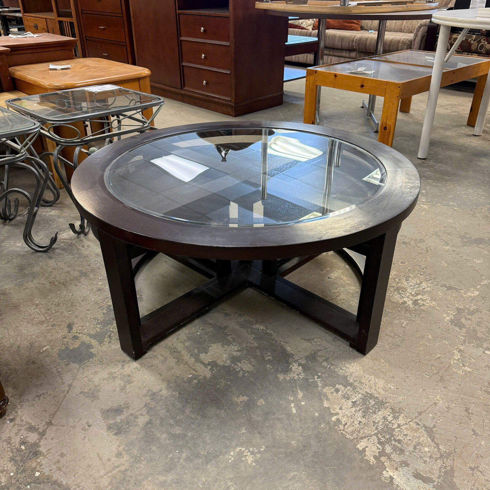 Rounded Glass Table With 3 Stools