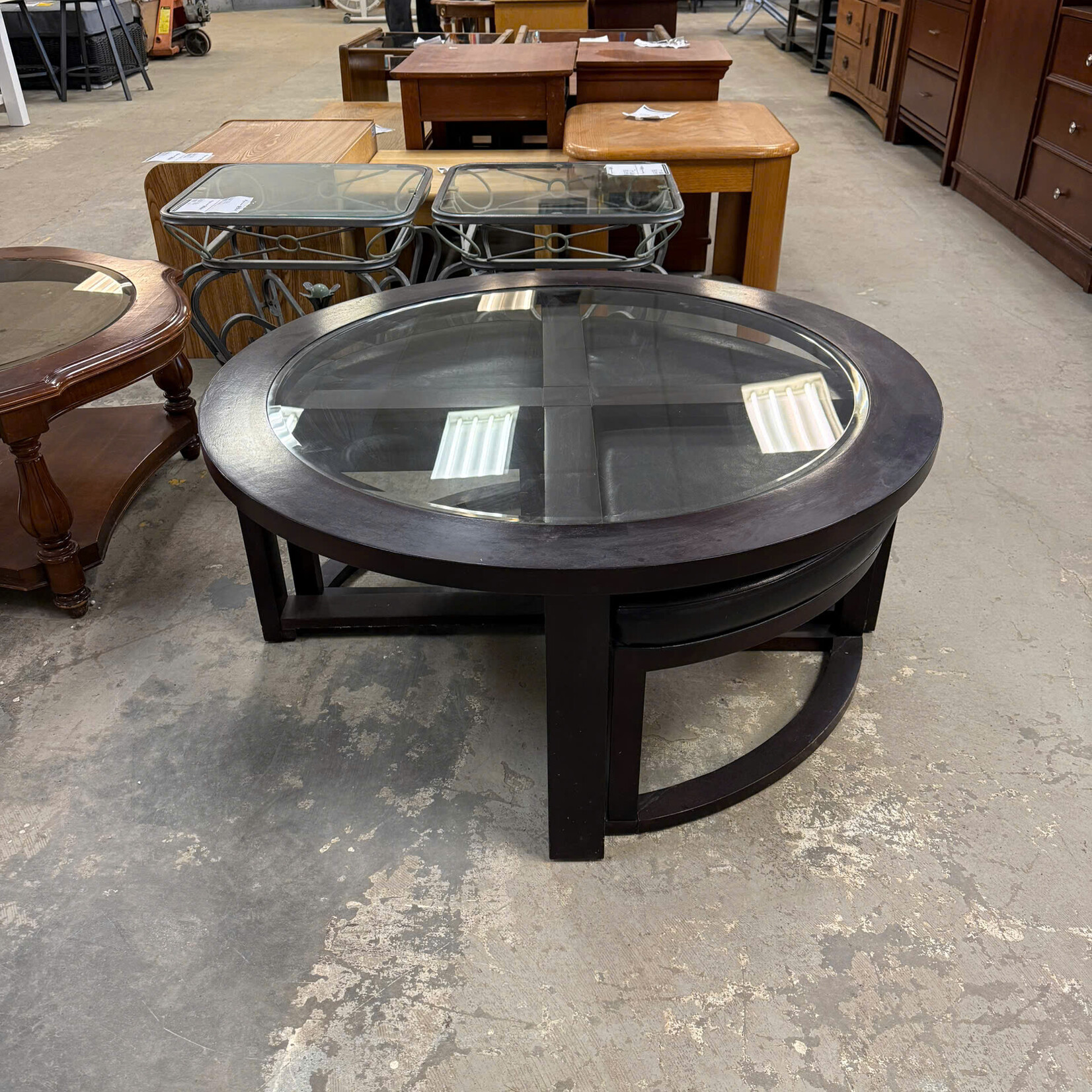 Rounded Glass Table With 3 Stools