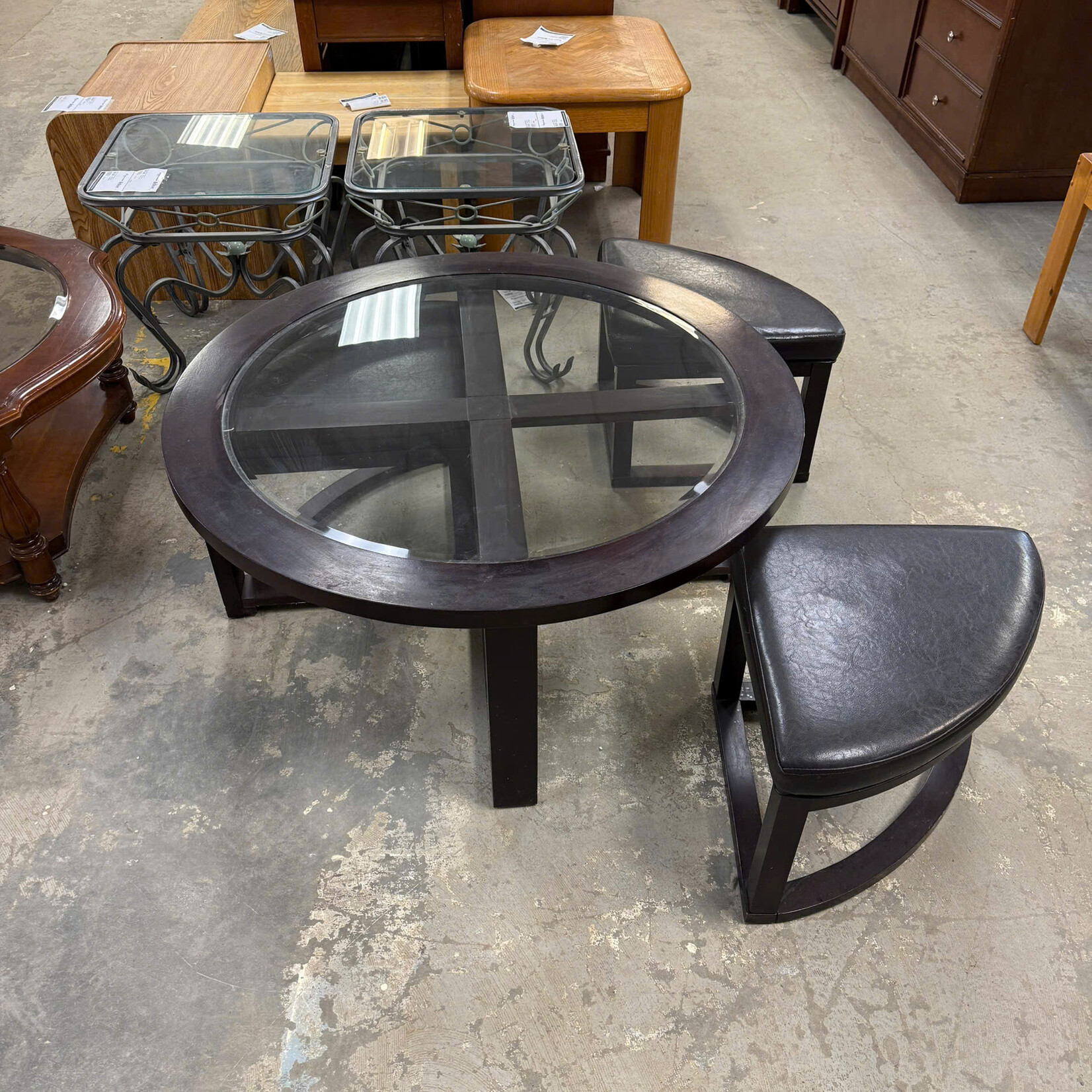 Rounded Glass Table With 3 Stools