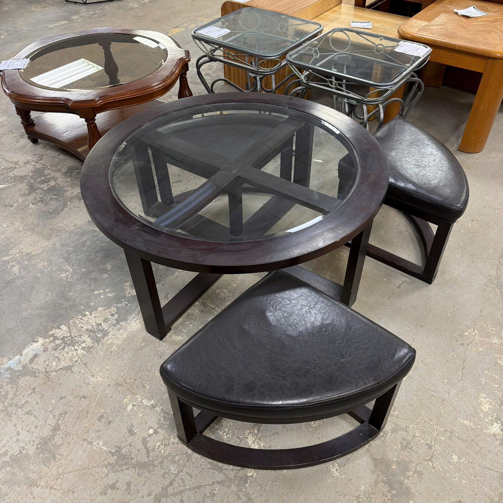 Rounded Glass Table With 3 Stools
