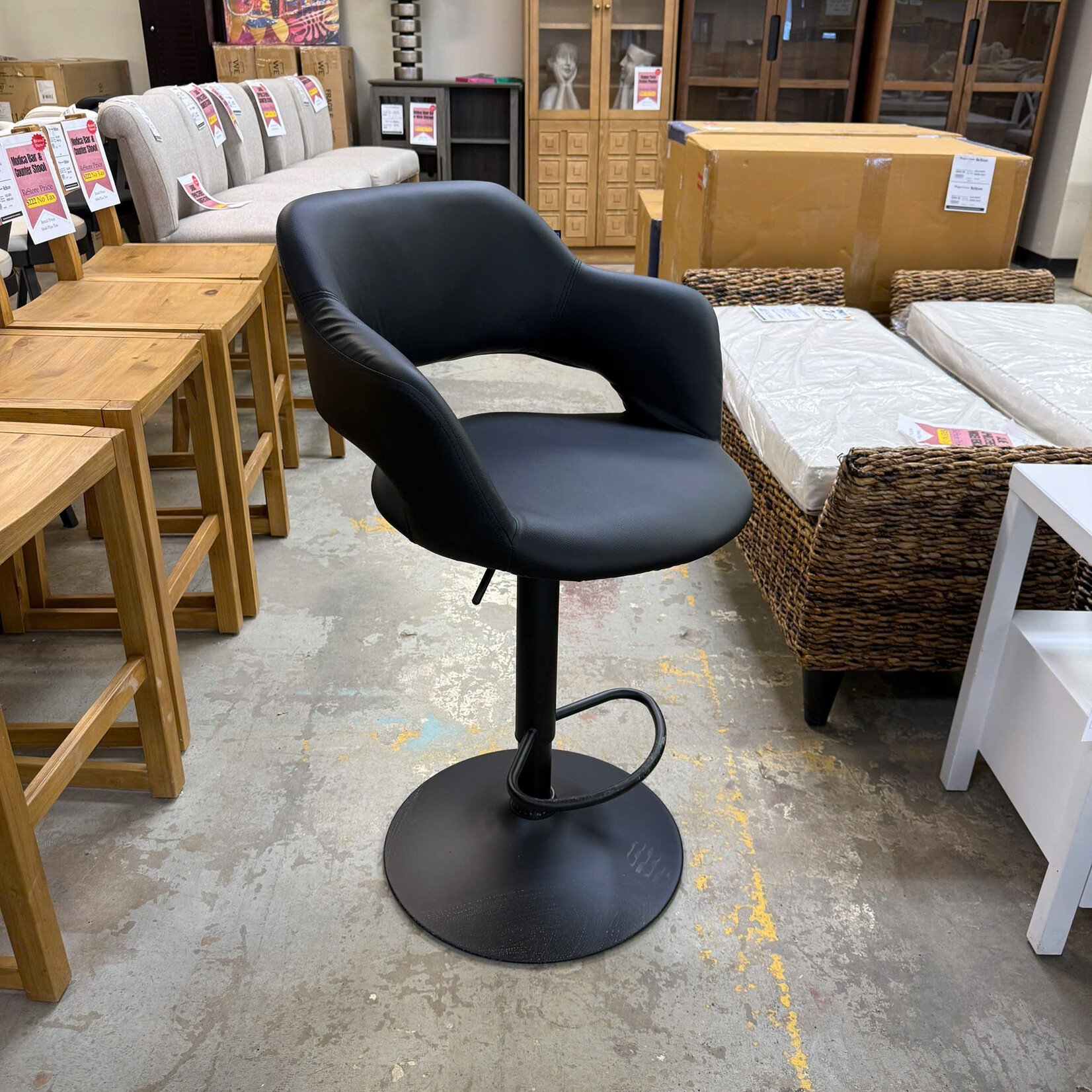 Black Metal Bar Stool