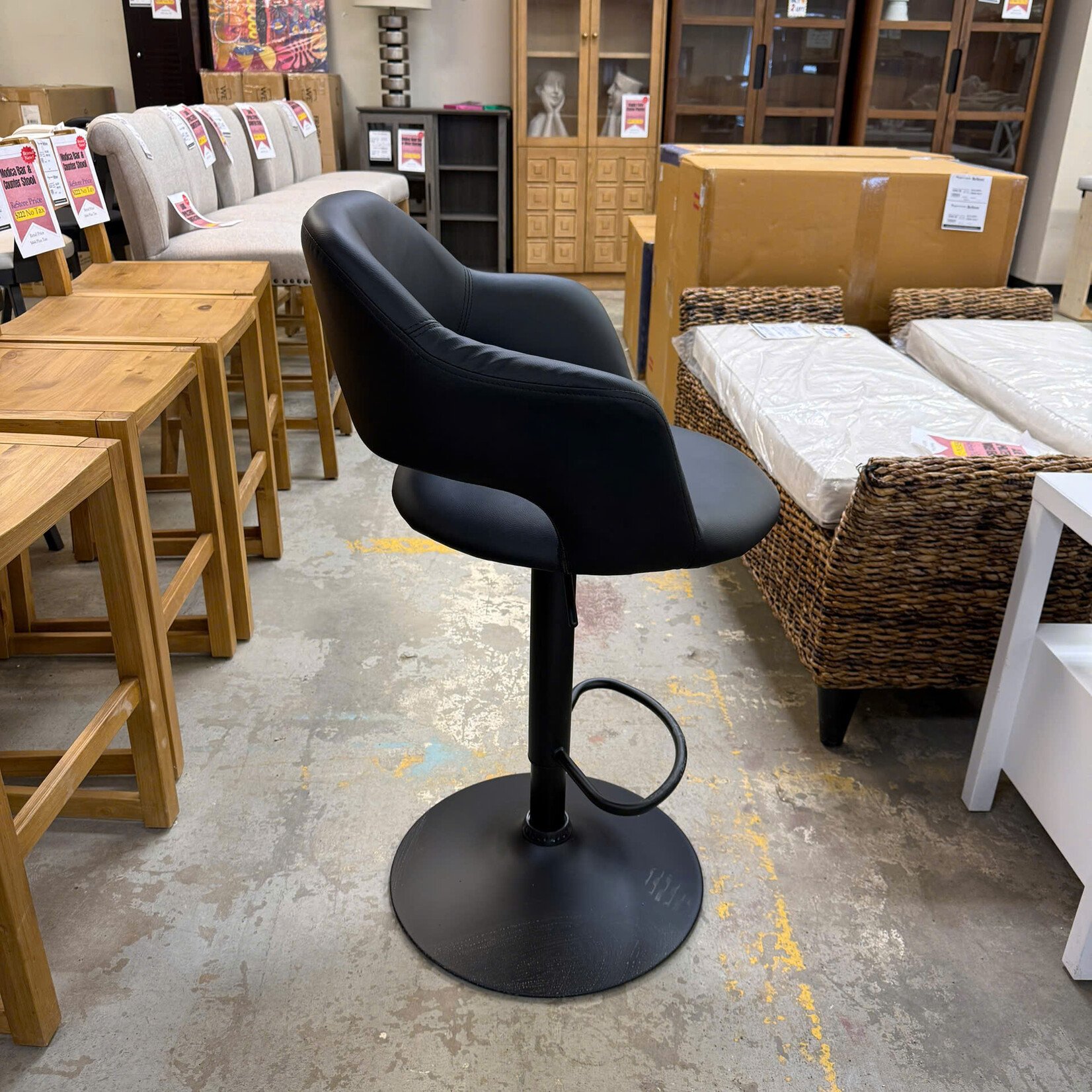 Black Metal Bar Stool