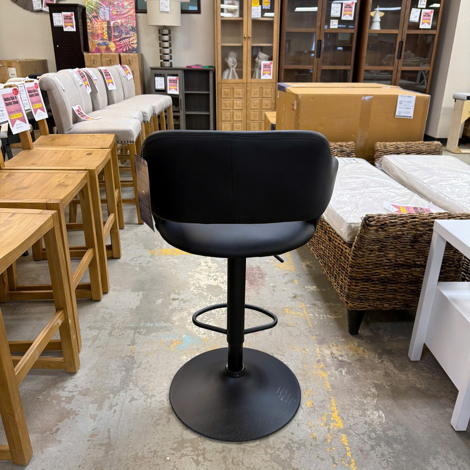 Black Metal Bar Stool