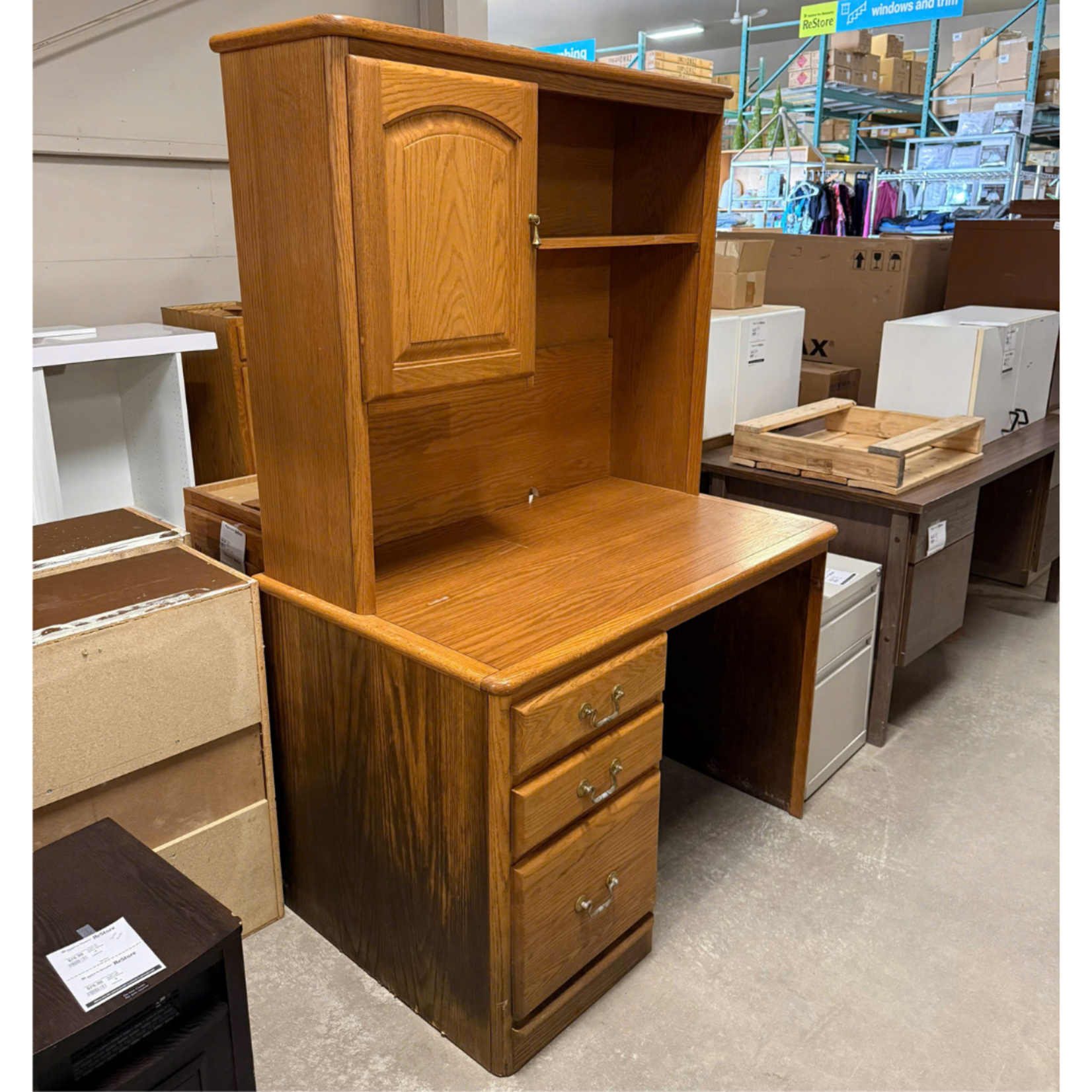 Computer Desk with Hutch