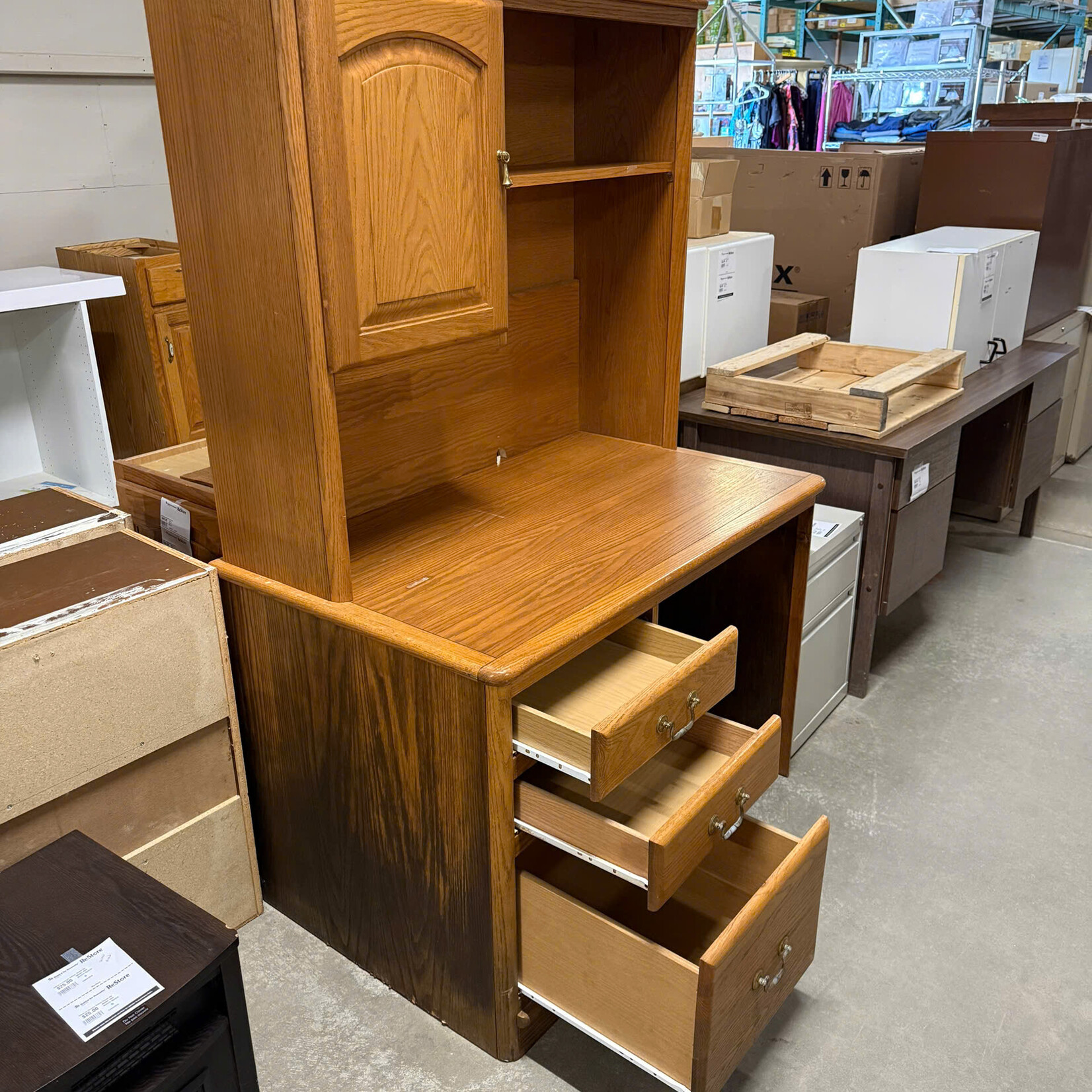 Computer Desk with Hutch