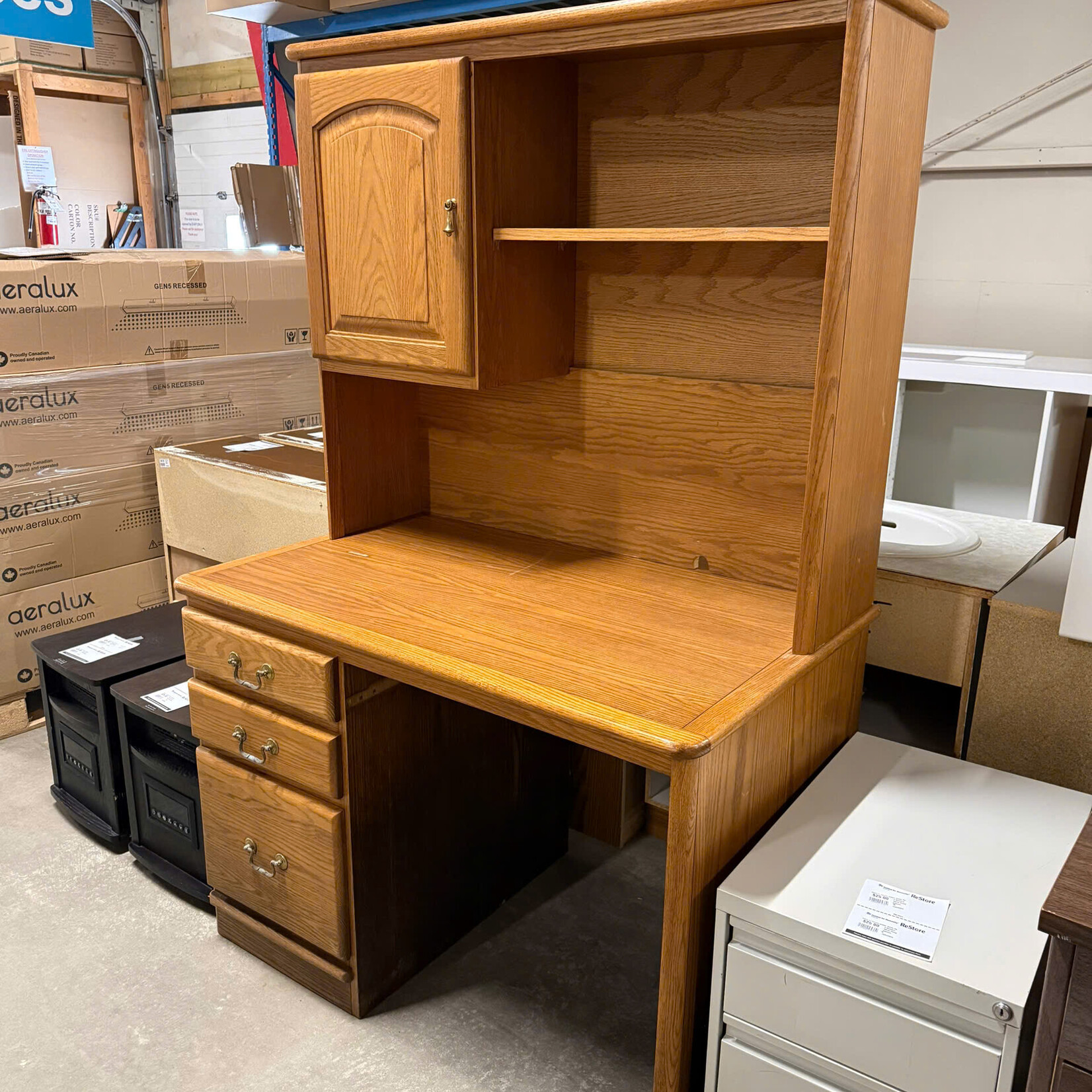 Computer Desk with Hutch